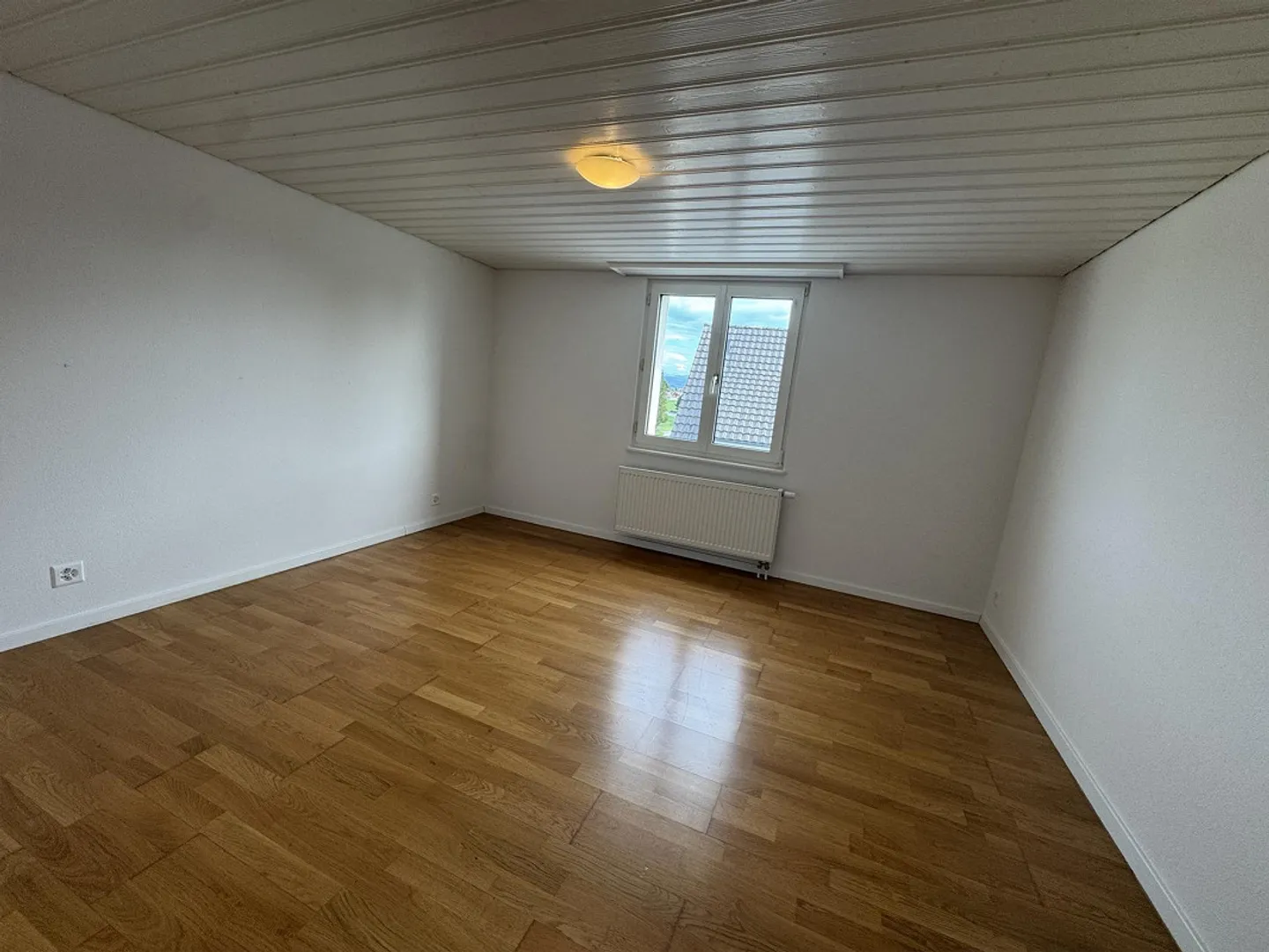 Charming 4.5-room attic apartment in Sommeri - Photo 6 of 10