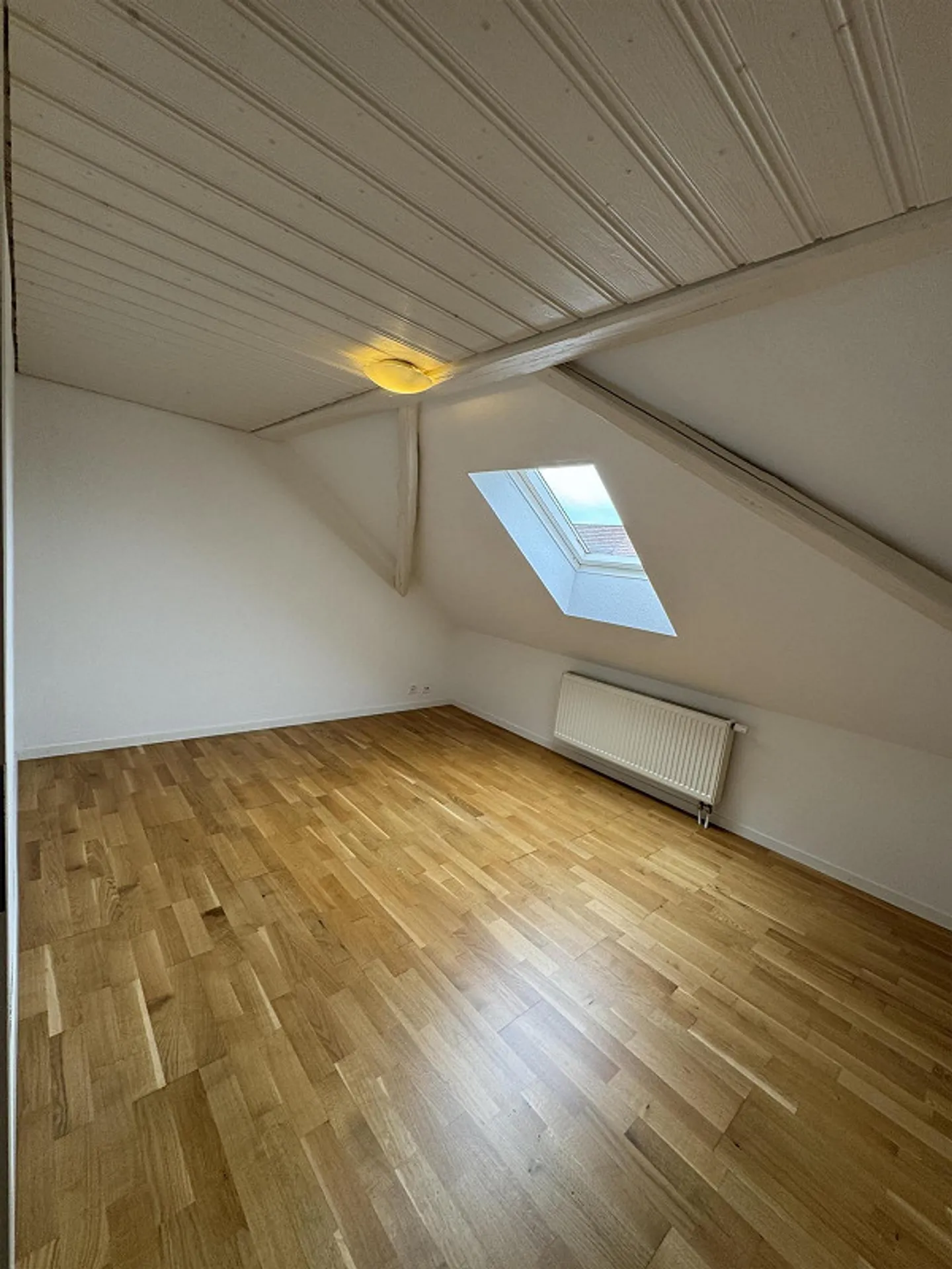 Charming 4.5-room attic apartment in Sommeri - Photo 7 of 10
