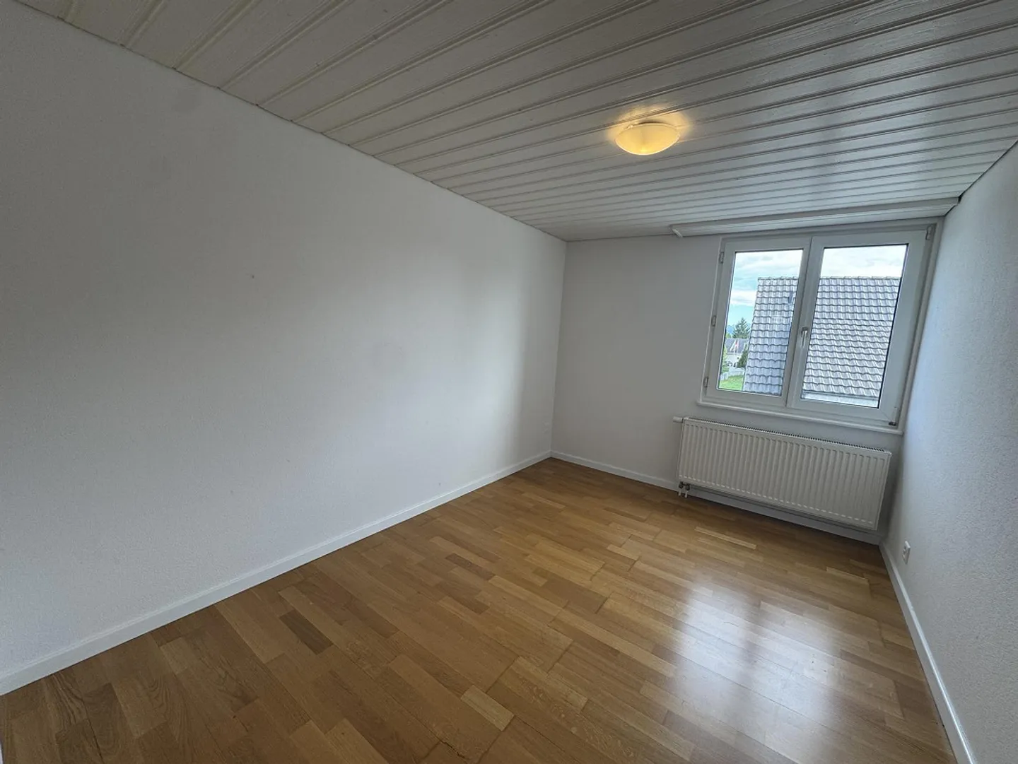 Charming 4.5-room attic apartment in Sommeri - Photo 8 of 10