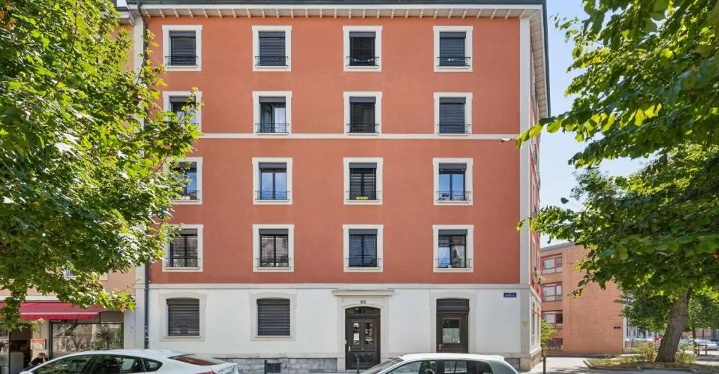 Renovierte Dachgeschosswohnung mit 3 Schlafzimmern Rue de Tronchin 26 - Foto 1 von 8