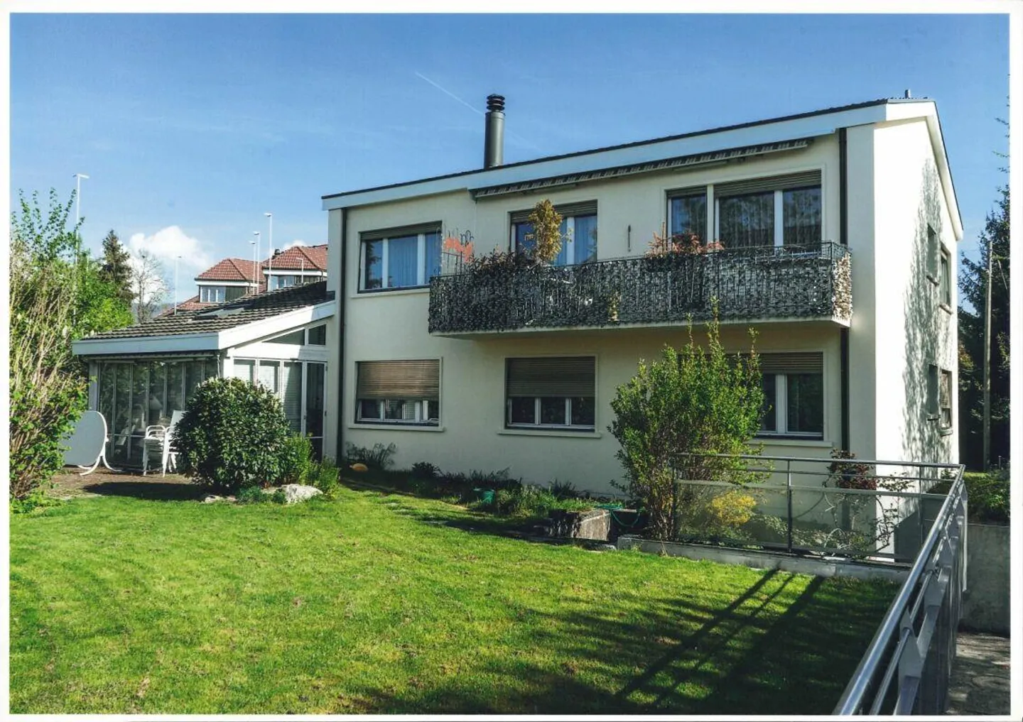 GROSSZÜGIGE WOHNUNG IN RUHIGER LAGE MIT WINTERGARTEN - Photo 1 sur 16