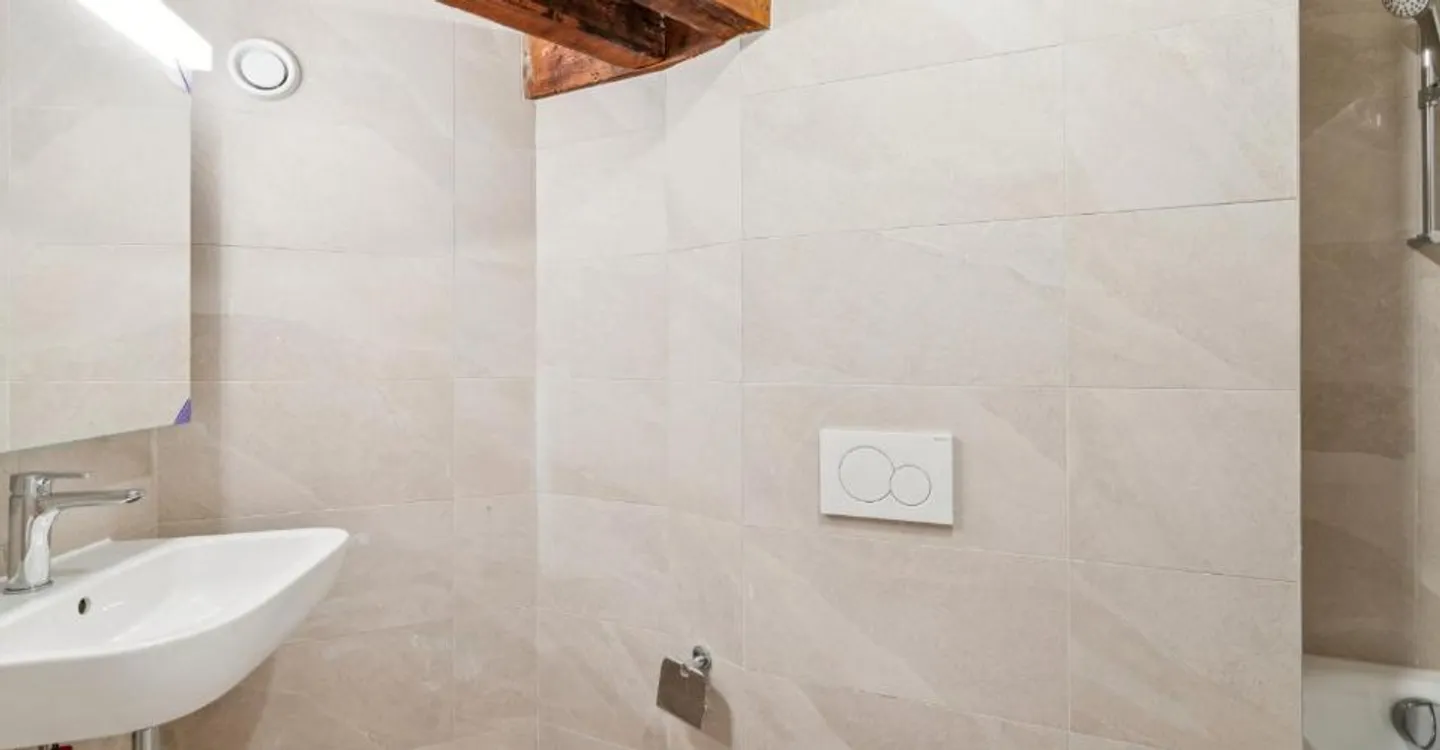 Renovierte Dachgeschosswohnung mit 3 Schlafzimmern Rue de Tronchin 26 - Foto 4 von 8
