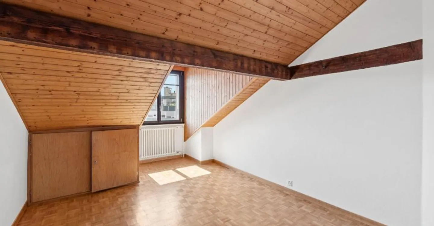 Renovierte Dachgeschosswohnung mit 3 Schlafzimmern Rue de Tronchin 26 - Foto 5 von 8