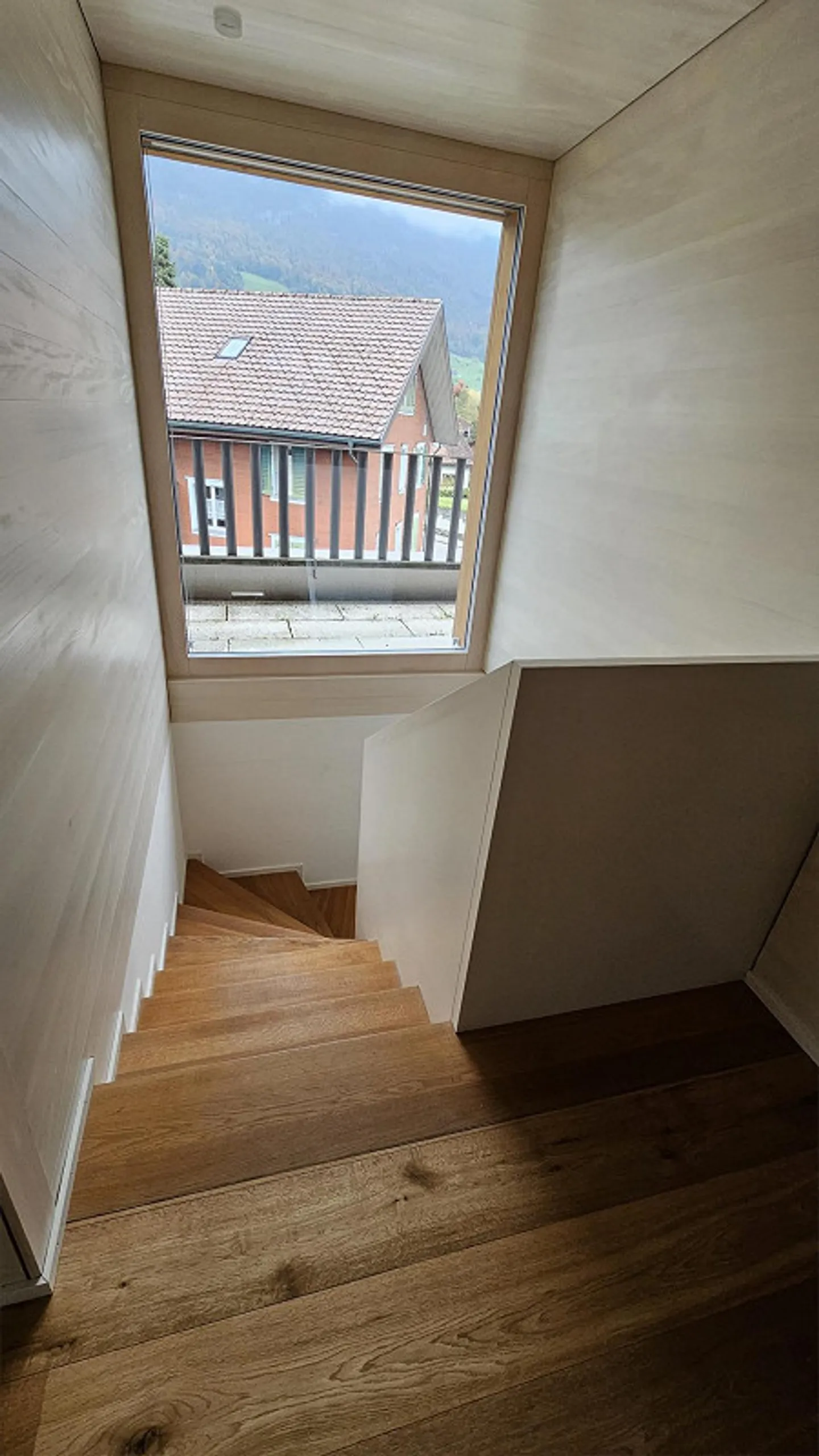 Bellissimo appartamento attico di 4,5 stanze, ben attrezzato - Foto 5 di 6