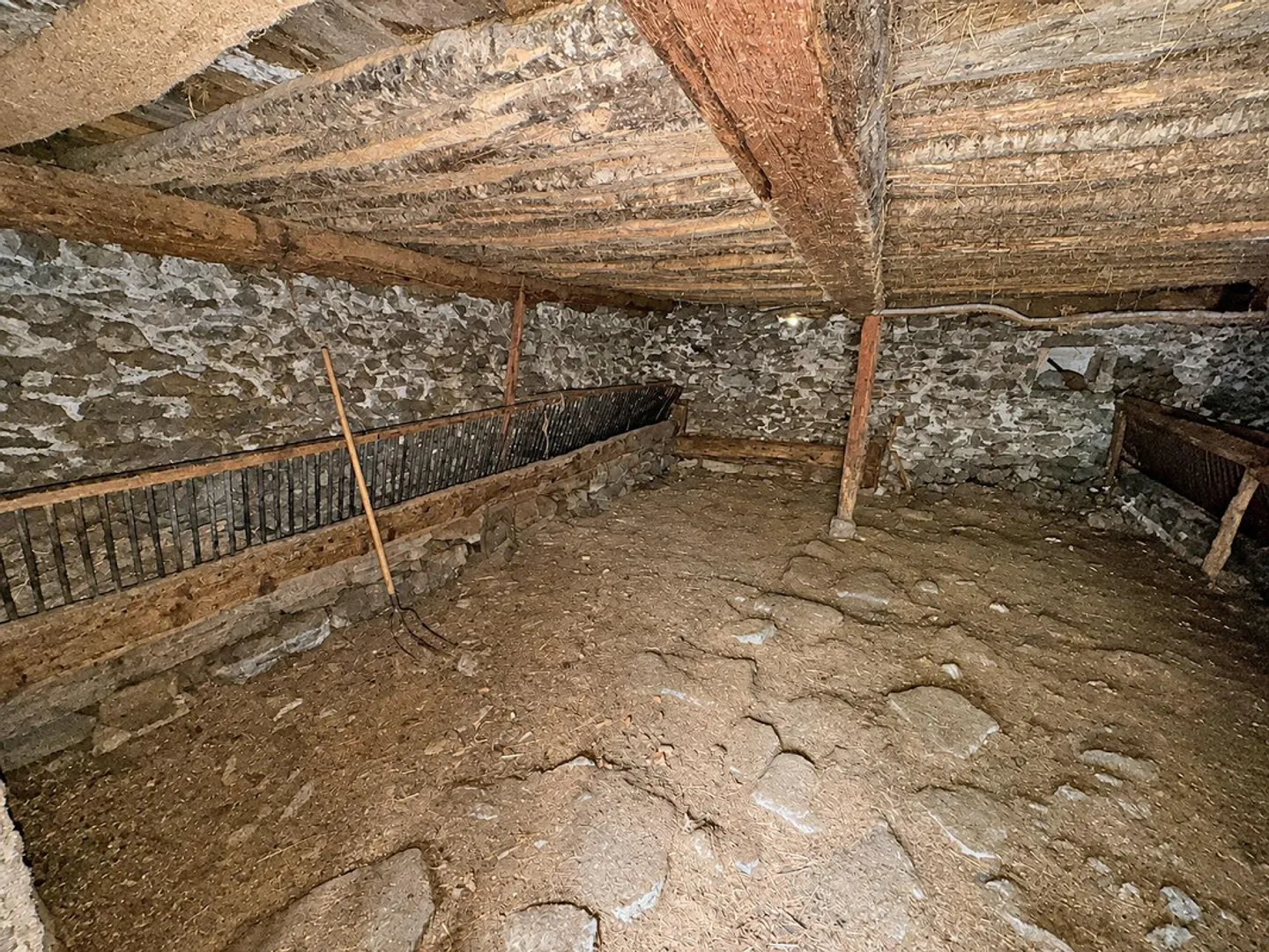 Val Bavona - Loc. Roseto - Rustic for Renovation with Building Land - Photo 5 of 13