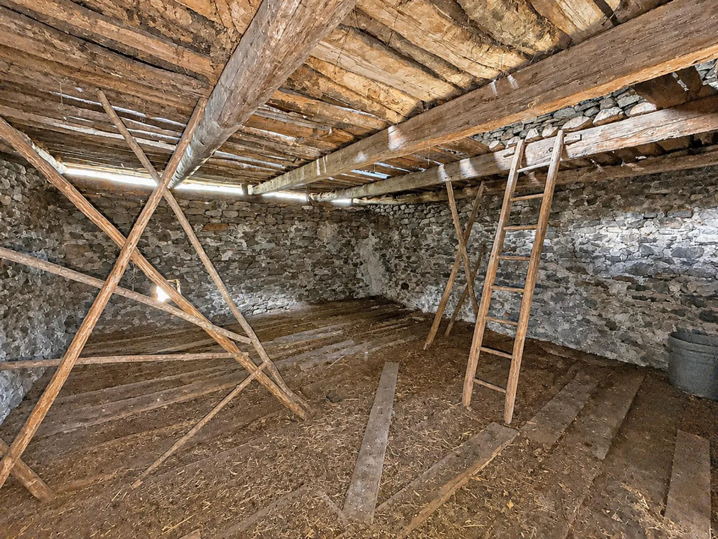 Val Bavona - Loc. Roseto - Rustic for Renovation with Building Land - Photo 6 of 13