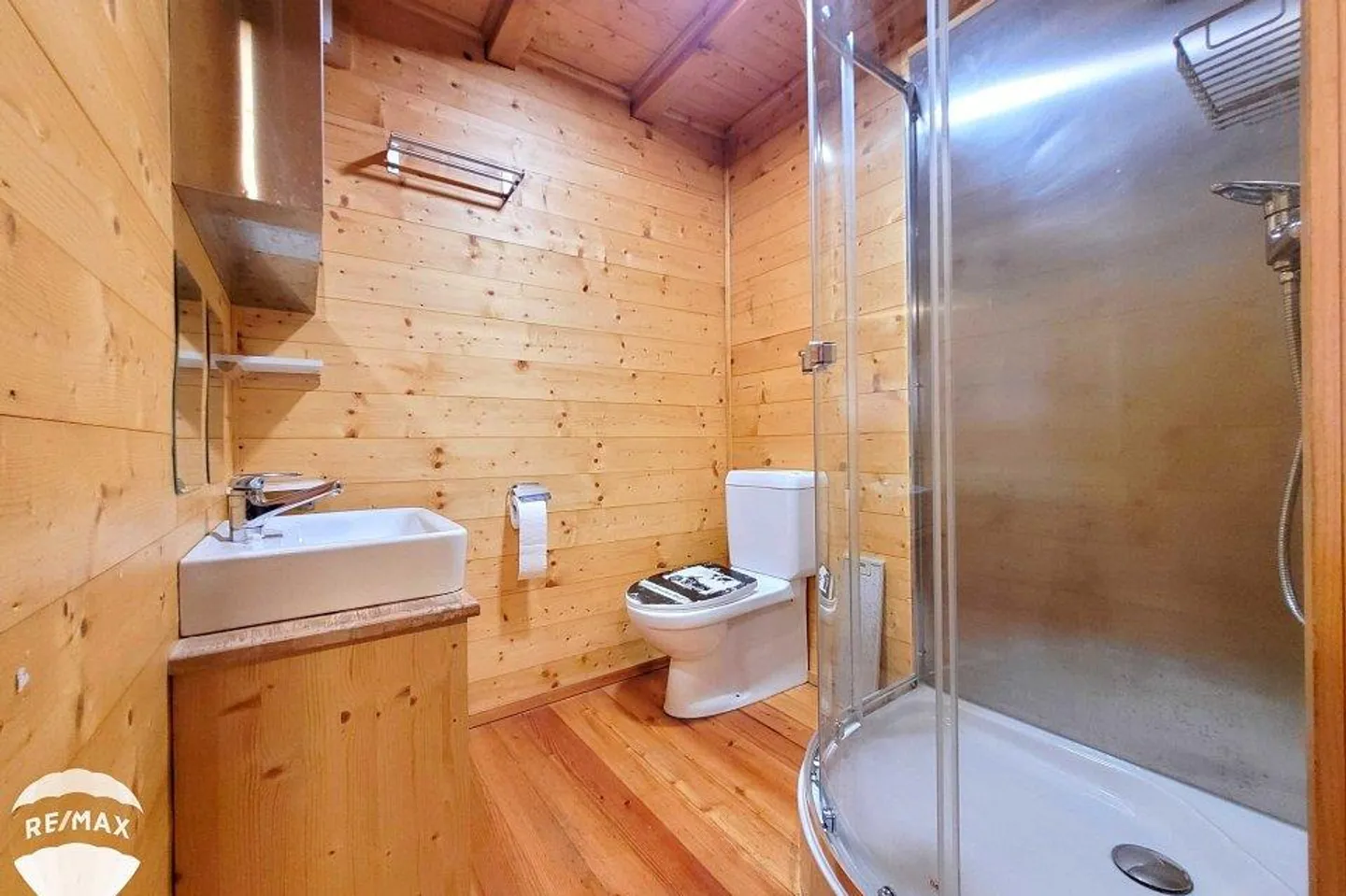 Mayen transformé en appartements et garage. - Photo 8 sur 13