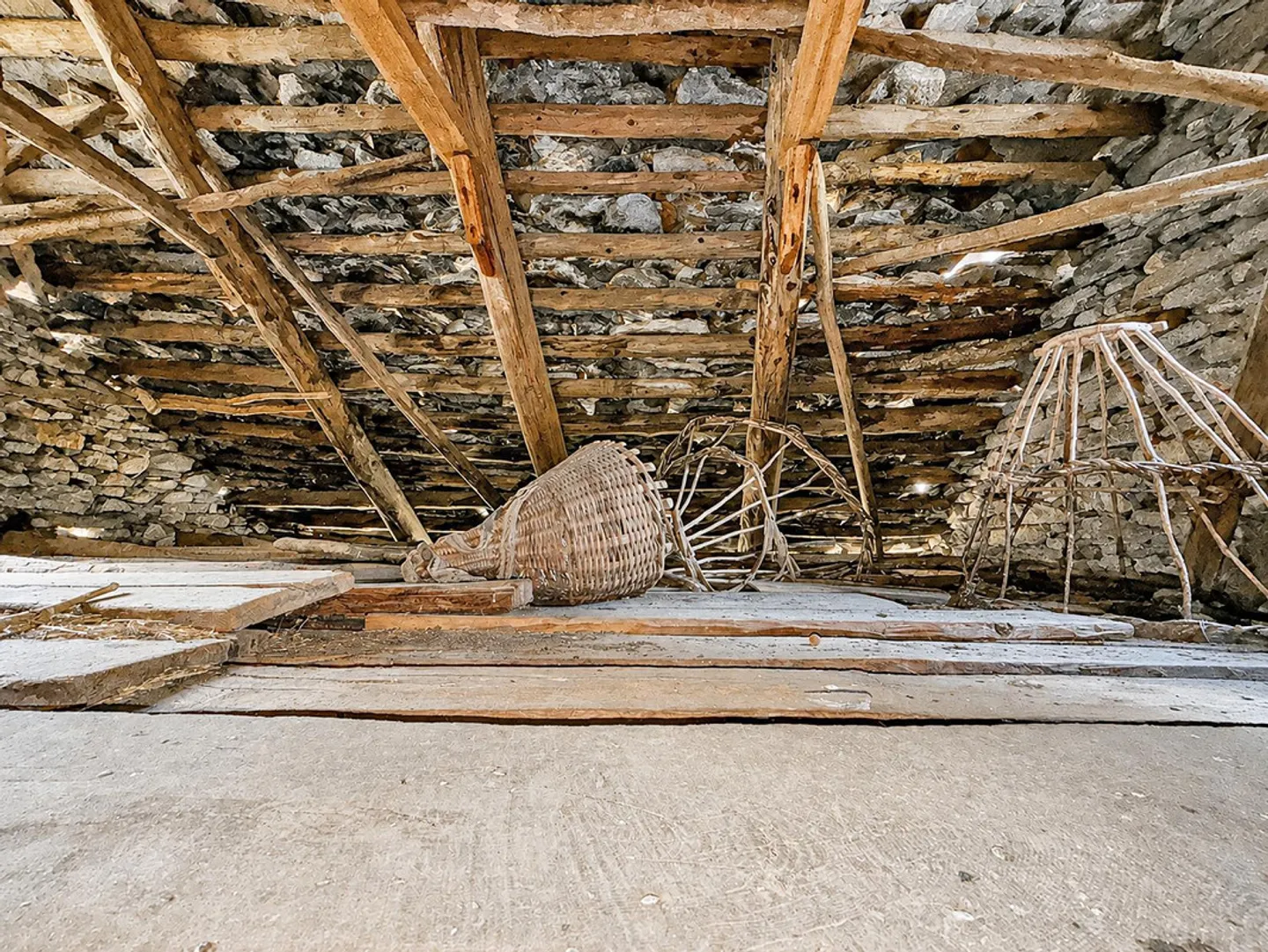 Val Bavona - Loc. Roseto - Rustic for Renovation with Building Land - Photo 8 of 13