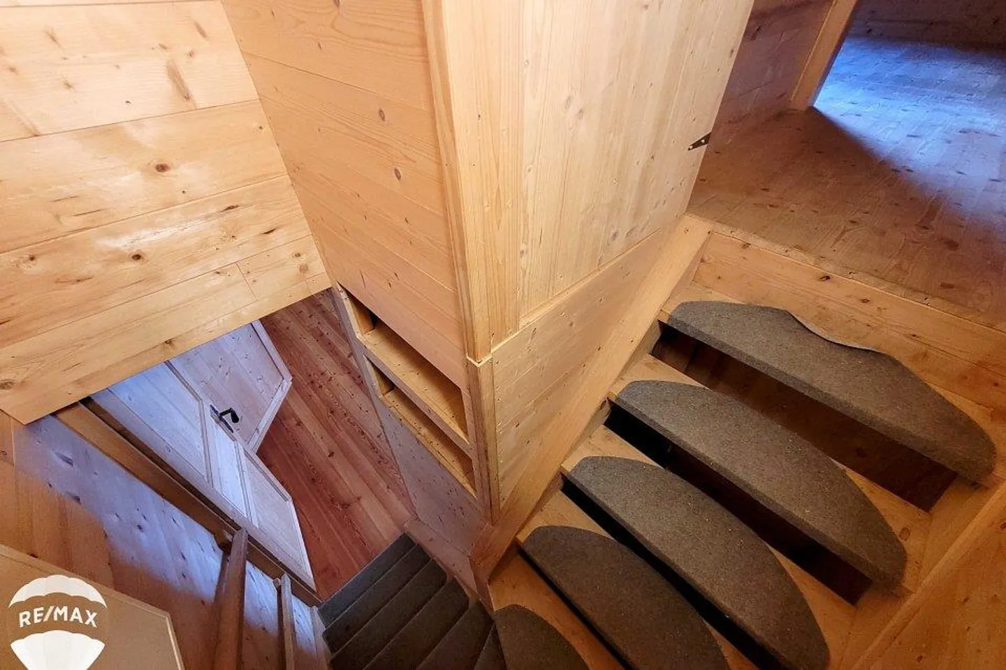 Mayen transformé en appartements et garage. - Photo 12 sur 13