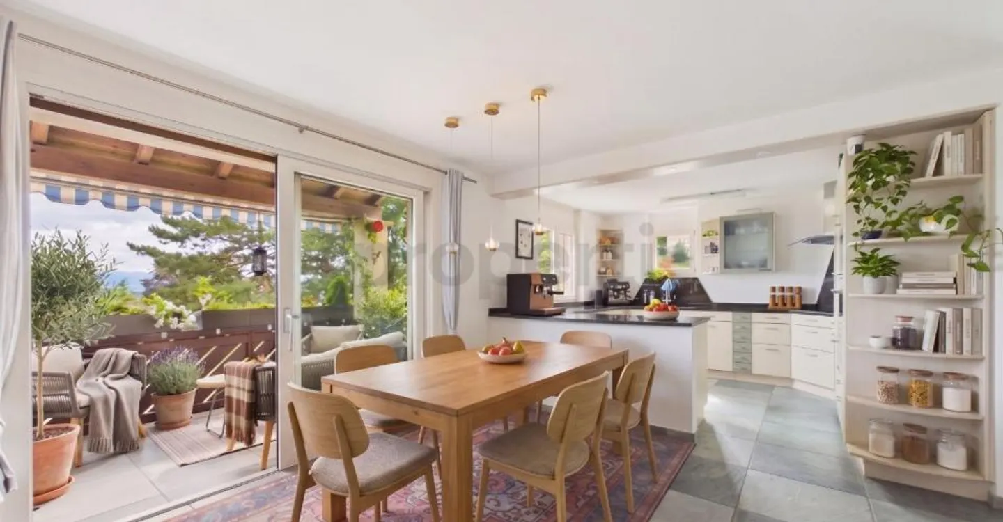 Light-flooded 143 m² maisonette with lake view, fireplace & large hobby rooms - Photo 1 of 12