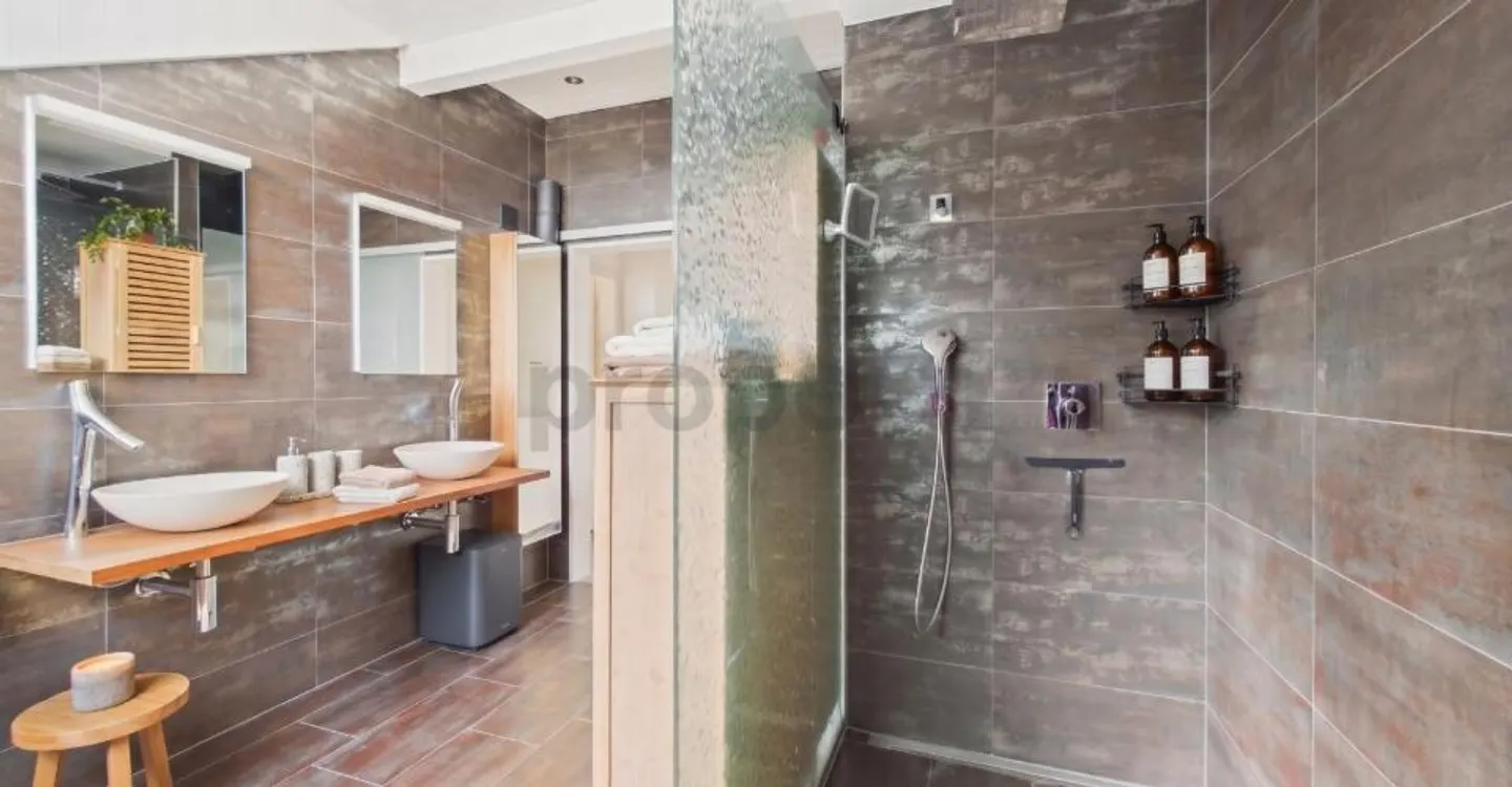 Light-flooded 143 m² maisonette with lake view, fireplace & large hobby rooms - Photo 10 of 12