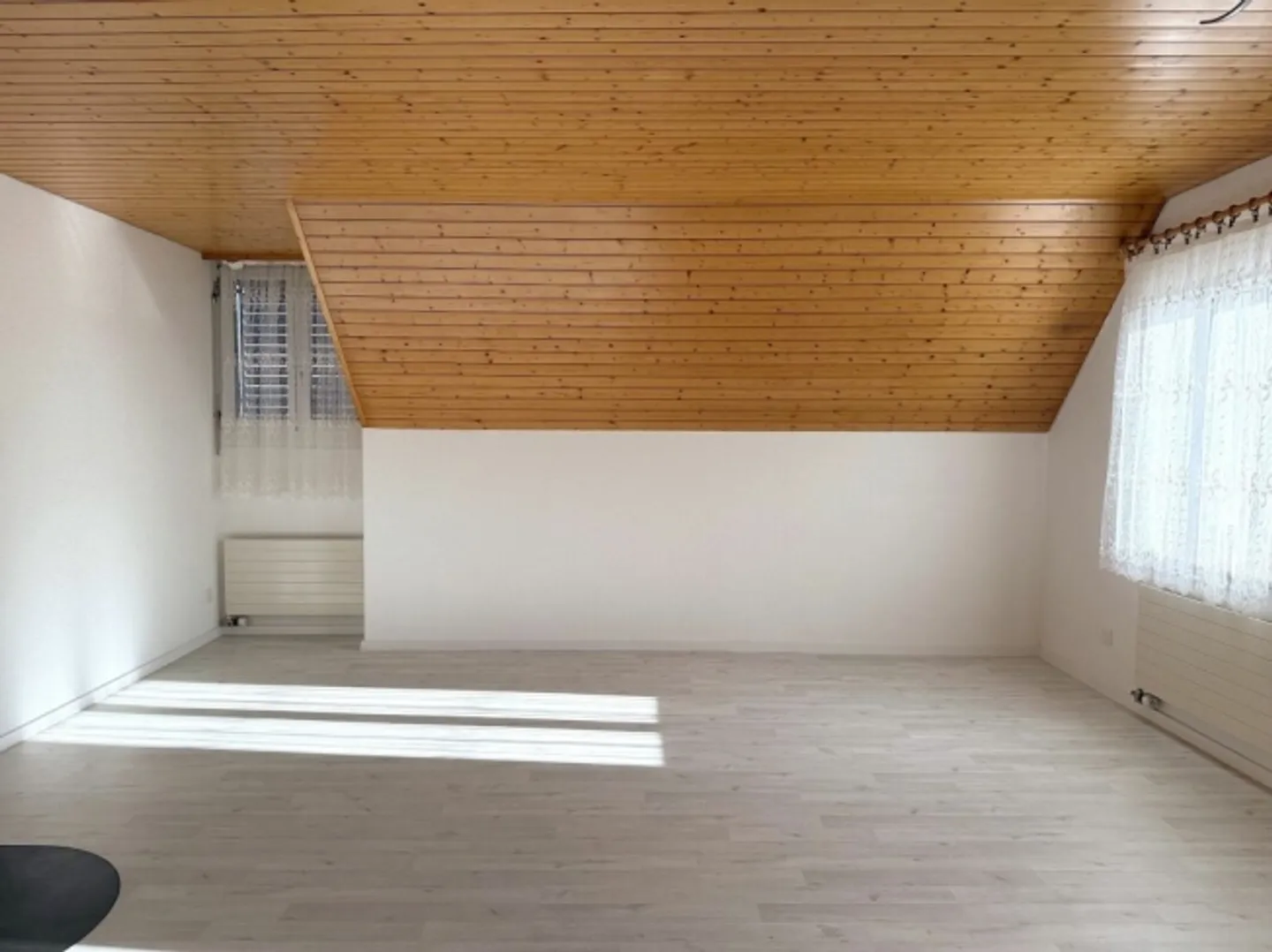 Cozy Attic Apartment in a Quiet Location - Photo 6 of 11