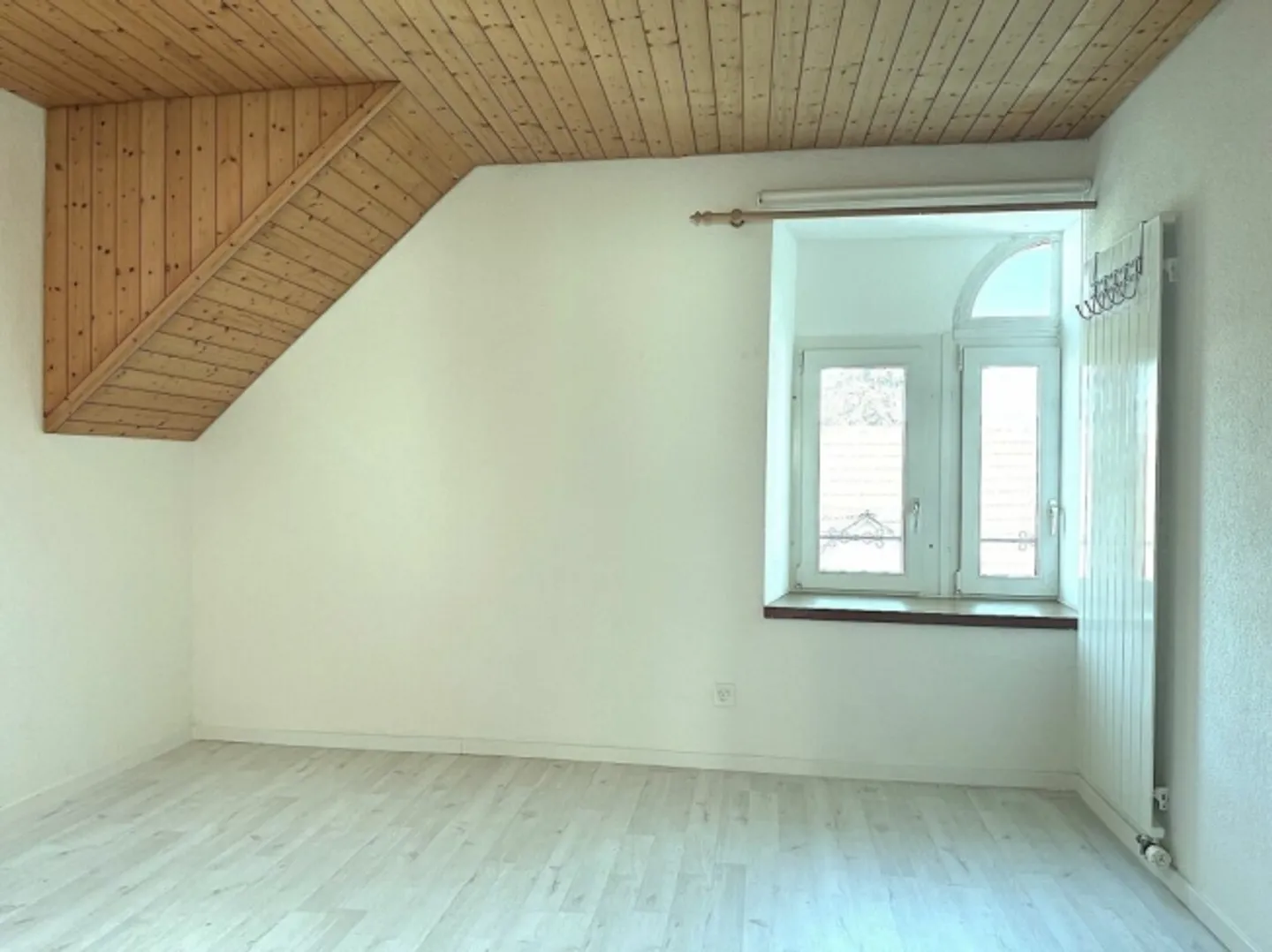 Cozy Attic Apartment in a Quiet Location - Photo 7 of 11