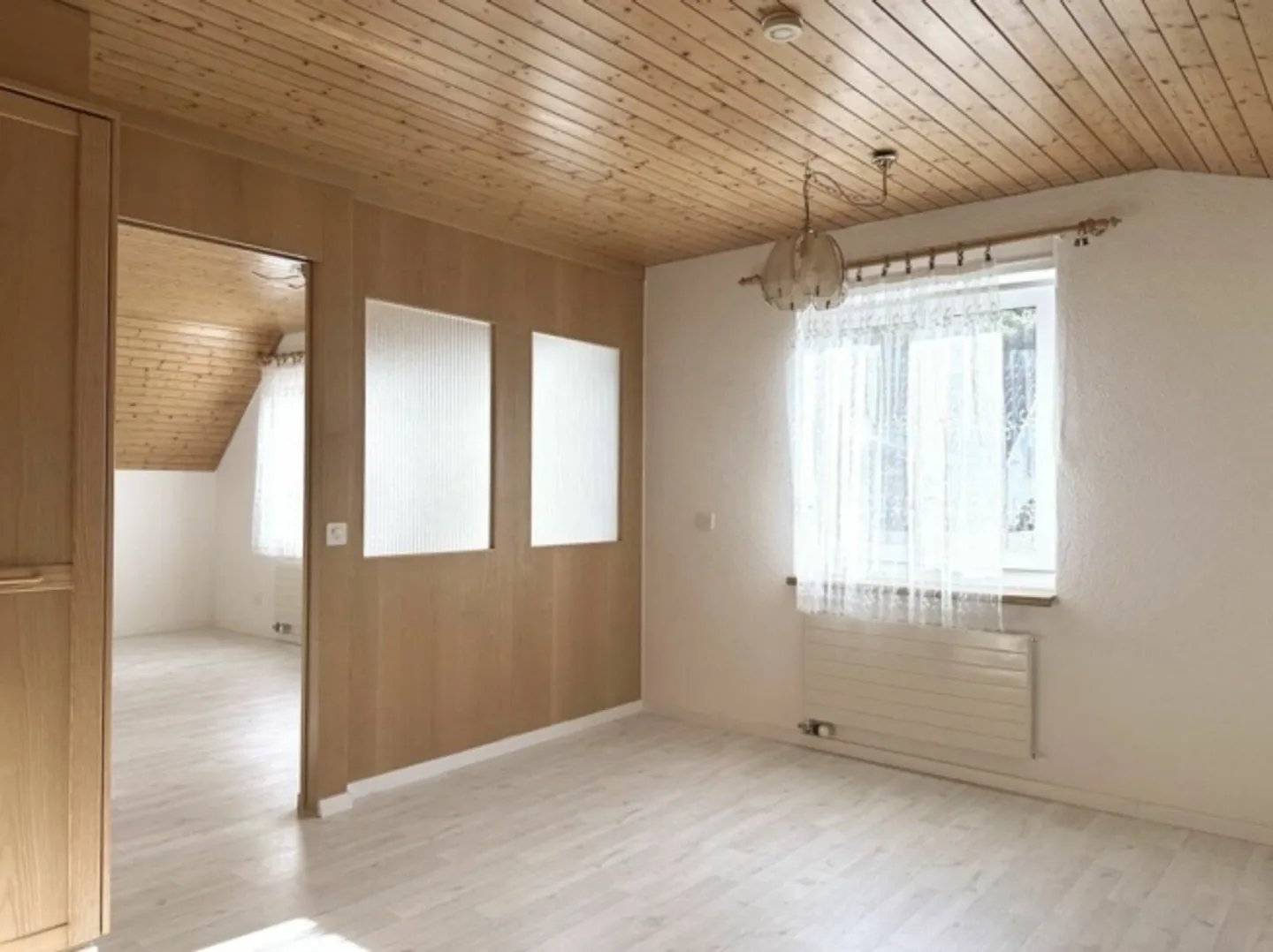 Cozy Attic Apartment in a Quiet Location - Photo 3 of 11