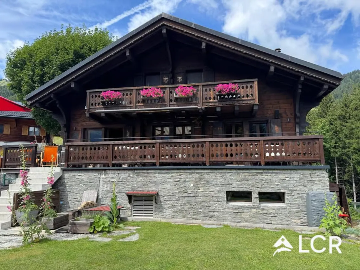 Magnifique chalet de 7.5P avec vue panoramique et cadre idylllique - Foto 1 von 13