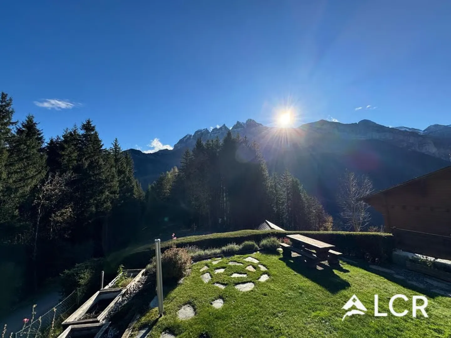 Magnifique chalet de 7.5P avec vue panoramique et cadre idylllique - Foto 3 von 13
