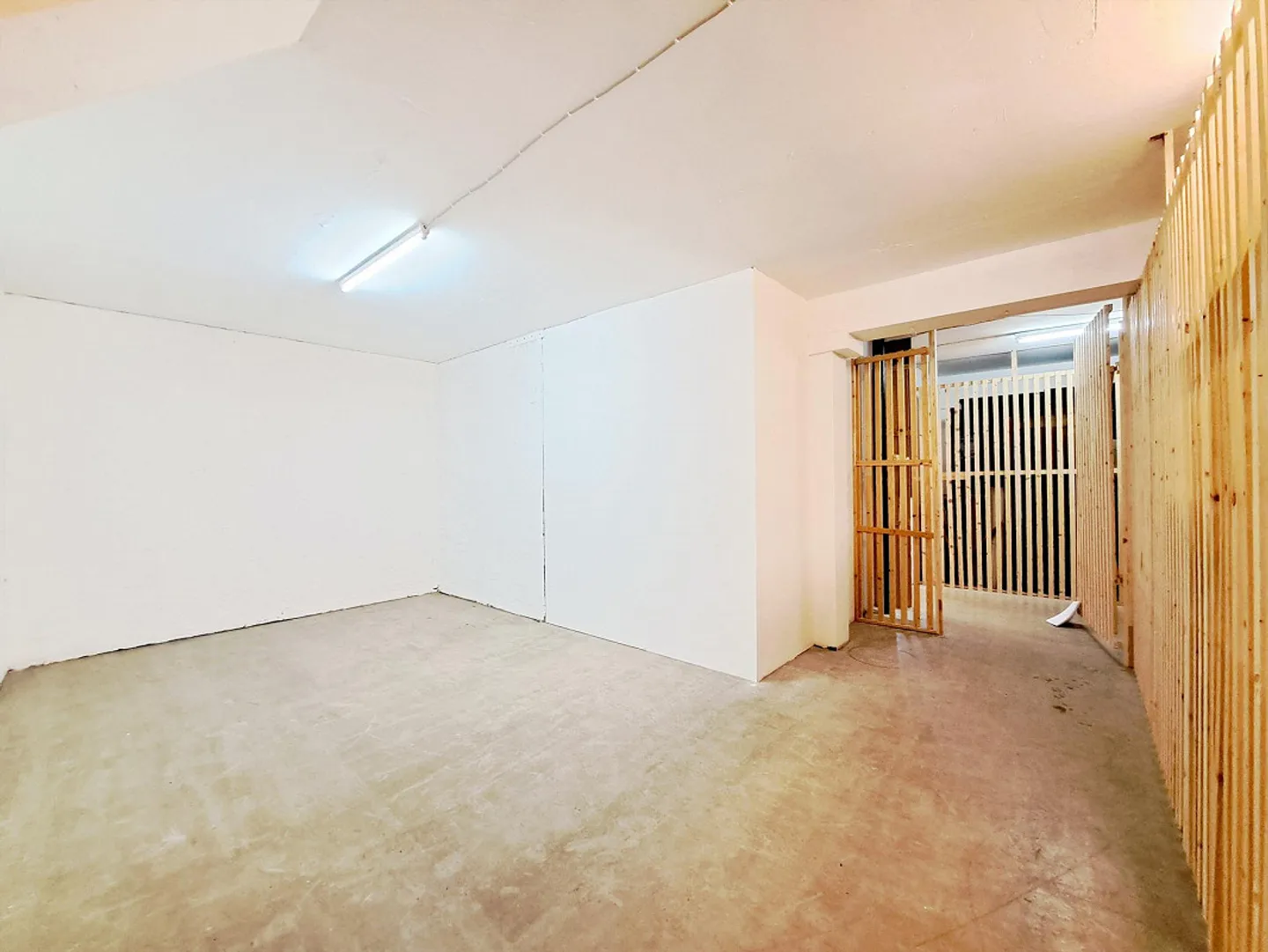 Ottimo spazio di stoccaggio al piano terra, centrale e asciutto - Foto 3 di 4