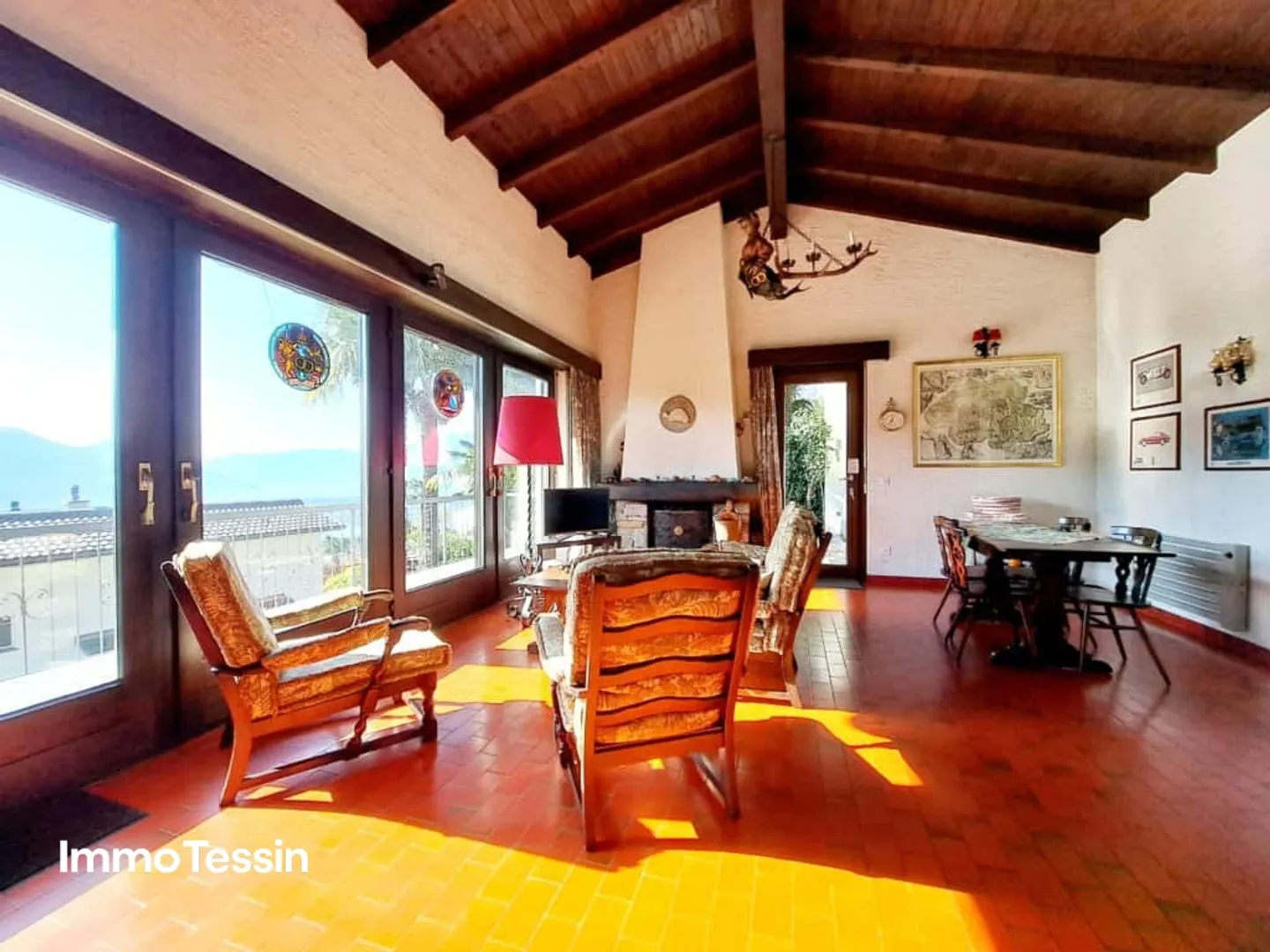 OPPORTUNITÀ: Casa con 2 appartamenti in una posizione ambita con vista mozzafiato sul Lago Maggiore - Foto 8 di 13