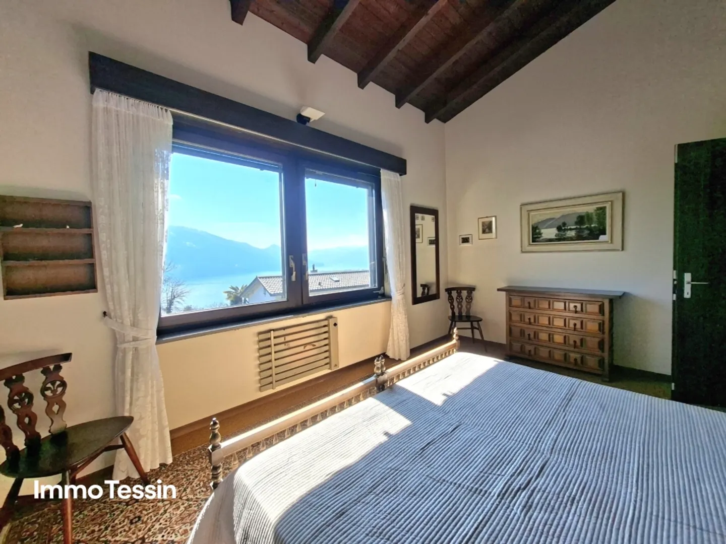 OPPORTUNITÀ: Casa con 2 appartamenti in una posizione ambita con vista mozzafiato sul Lago Maggiore - Foto 10 di 13