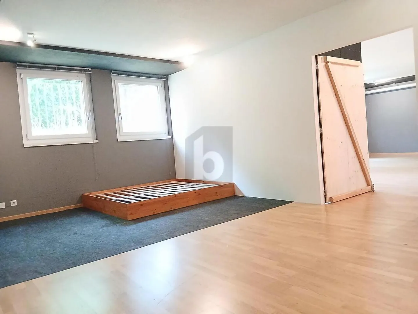SPACIOUS PRIME LOCATION - FLEXIBLE FOR ANY BUSINESS - Photo 5 of 6