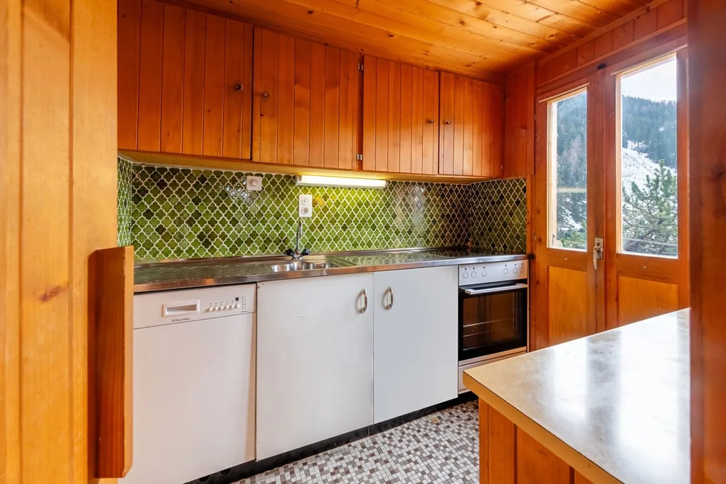 Extraordinary location on one of the rare flat plots in St-Luc! Breathtaking, unobstructed view. - Photo 6 of 18