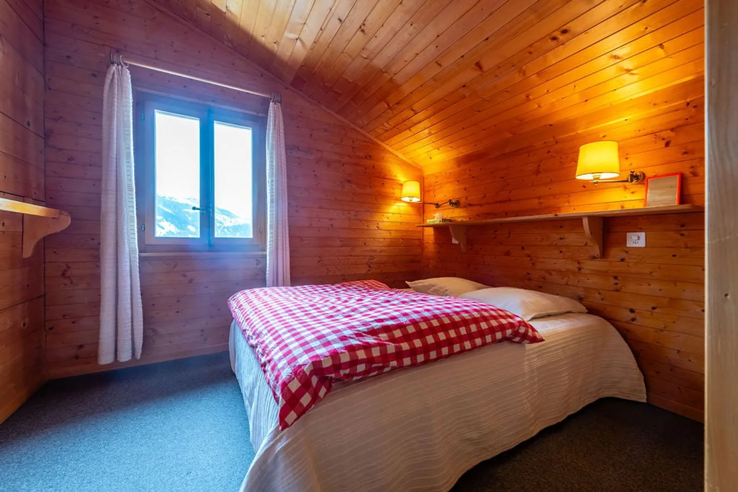 Extraordinary location on one of the rare flat plots in St-Luc! Breathtaking, unobstructed view. - Photo 10 of 18