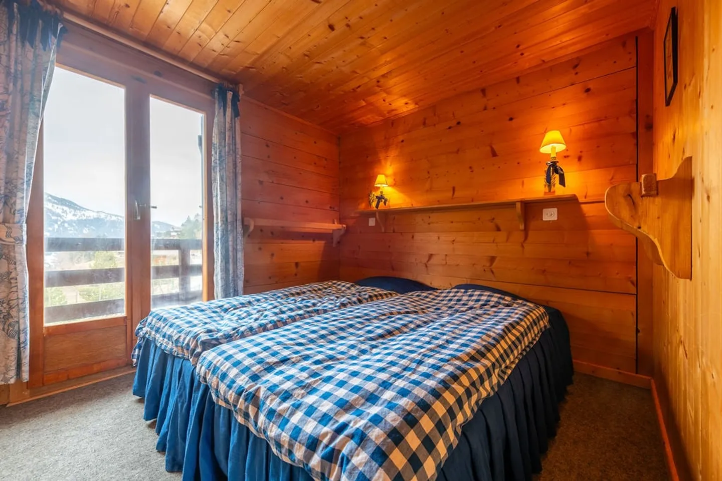 Extraordinary location on one of the rare flat plots in St-Luc! Breathtaking, unobstructed view. - Photo 11 of 18