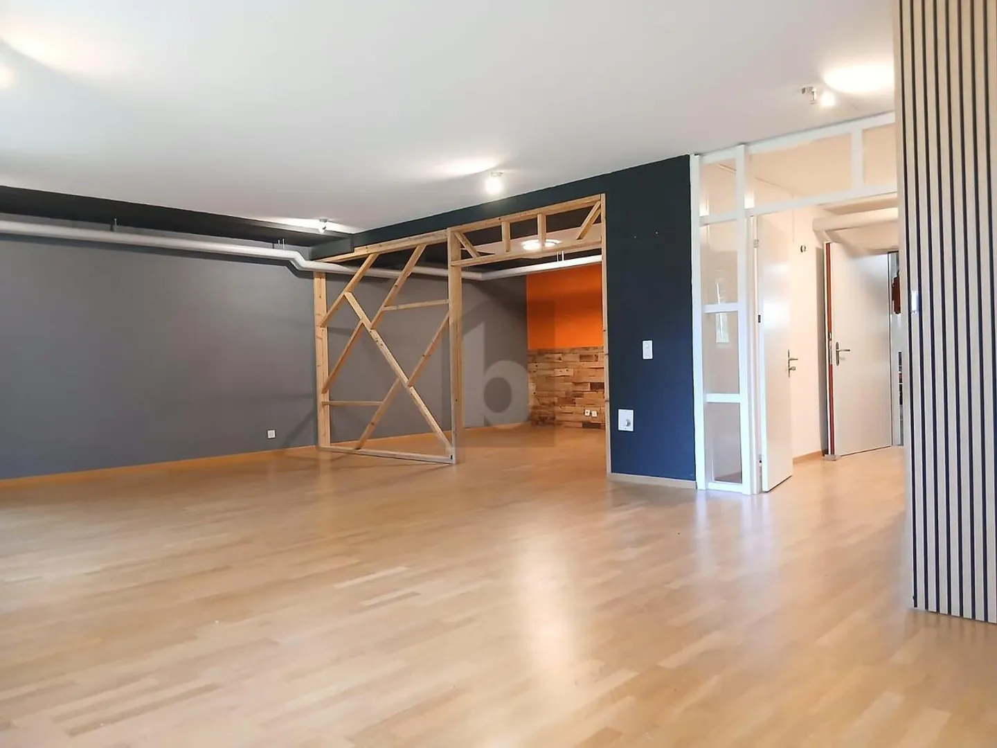 SPACIOUS PRIME LOCATION - FLEXIBLE FOR ANY BUSINESS - Photo 2 of 6