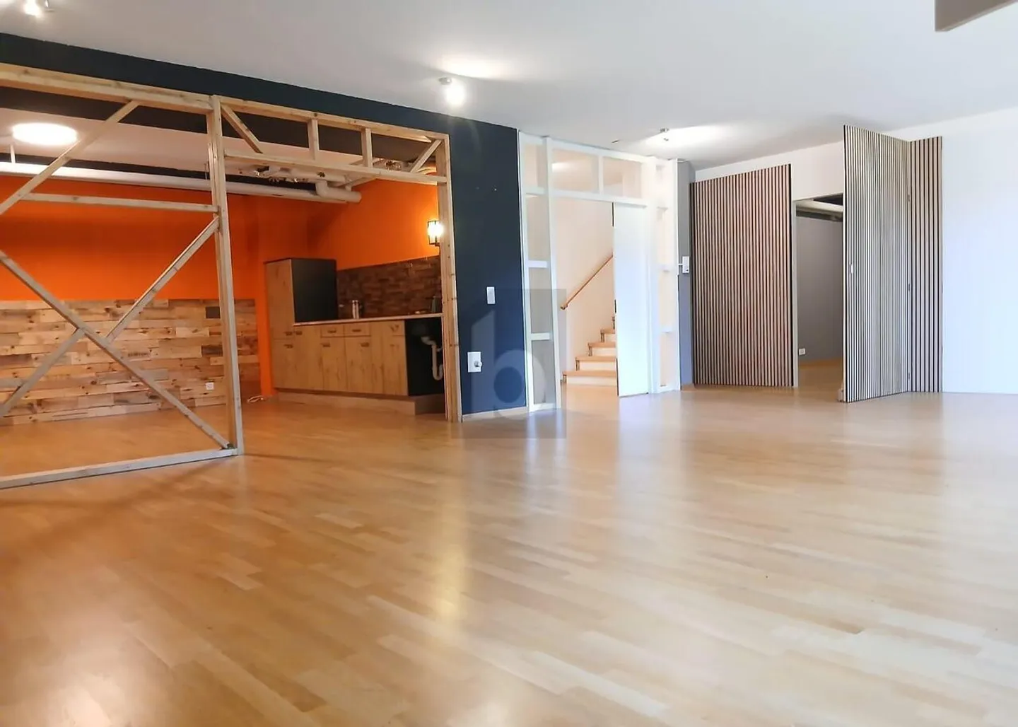 SPACIOUS PRIME LOCATION - FLEXIBLE FOR ANY BUSINESS - Photo 4 of 6