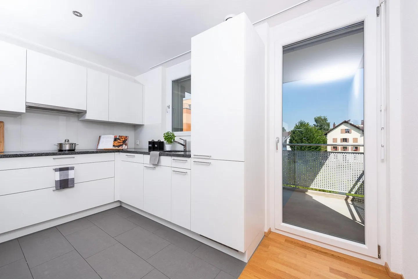 Geräumige Wohnung in Muri - Foto 3 von 8