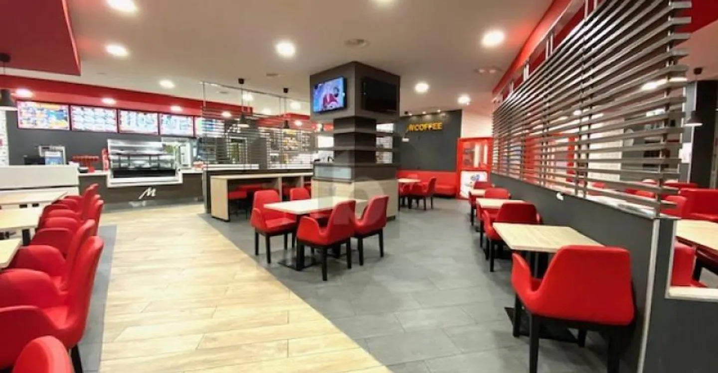 UBICAZIONE IDEALE - CLIENTI ASSICURATI - Foto 1 di 4