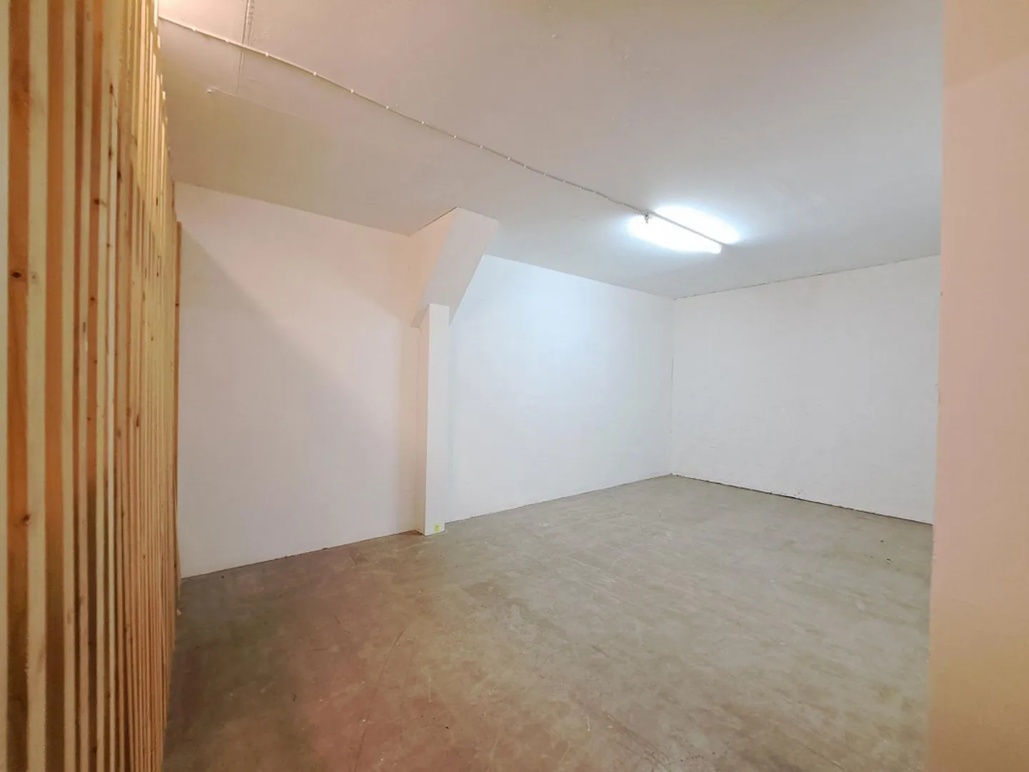 Ottimo spazio di stoccaggio al piano terra, centrale e asciutto - Foto 1 di 4