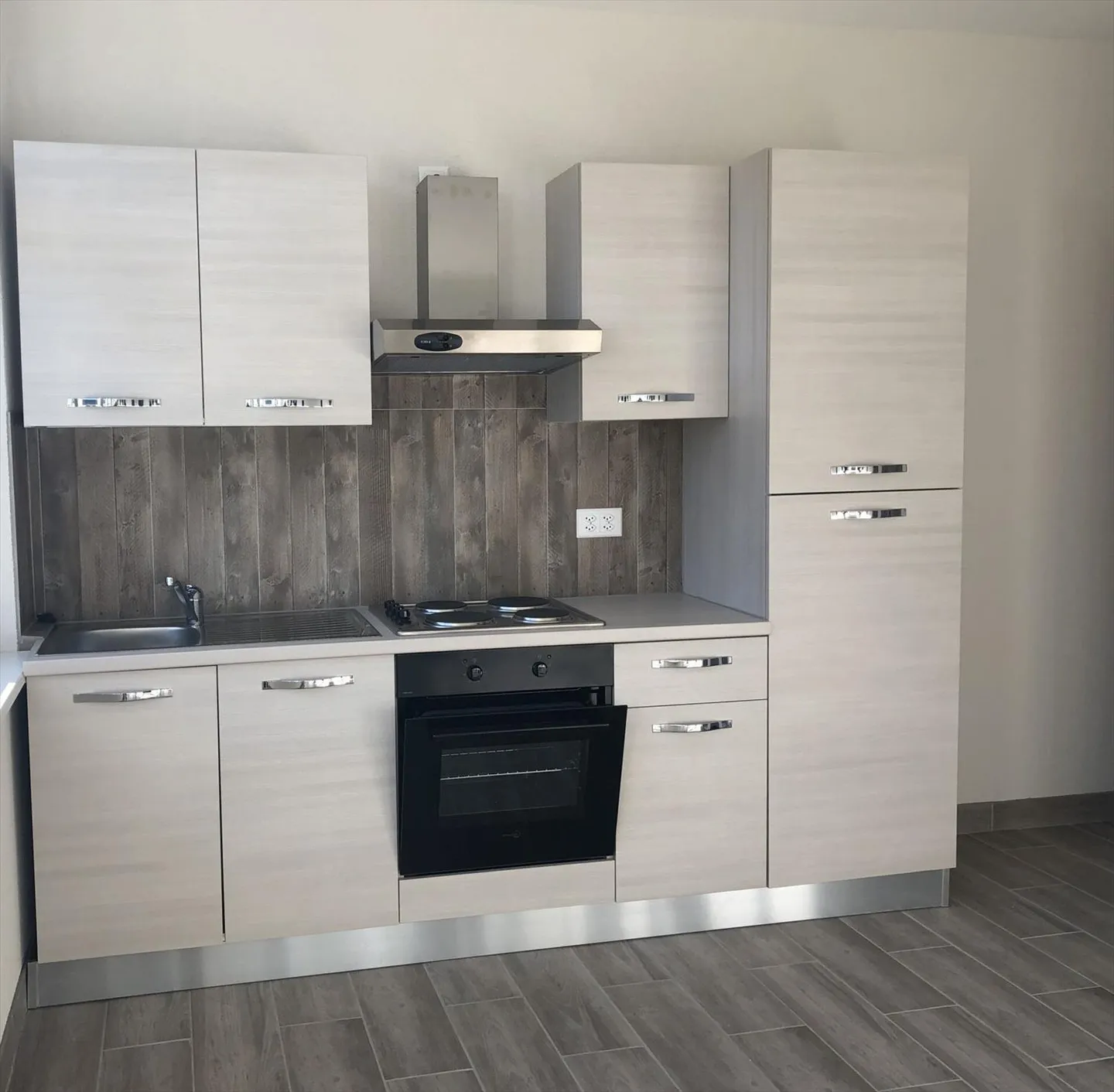 Sankt Imier, bellissimo studio al 1° piano in un quartiere tranquillo - Foto 1 di 3