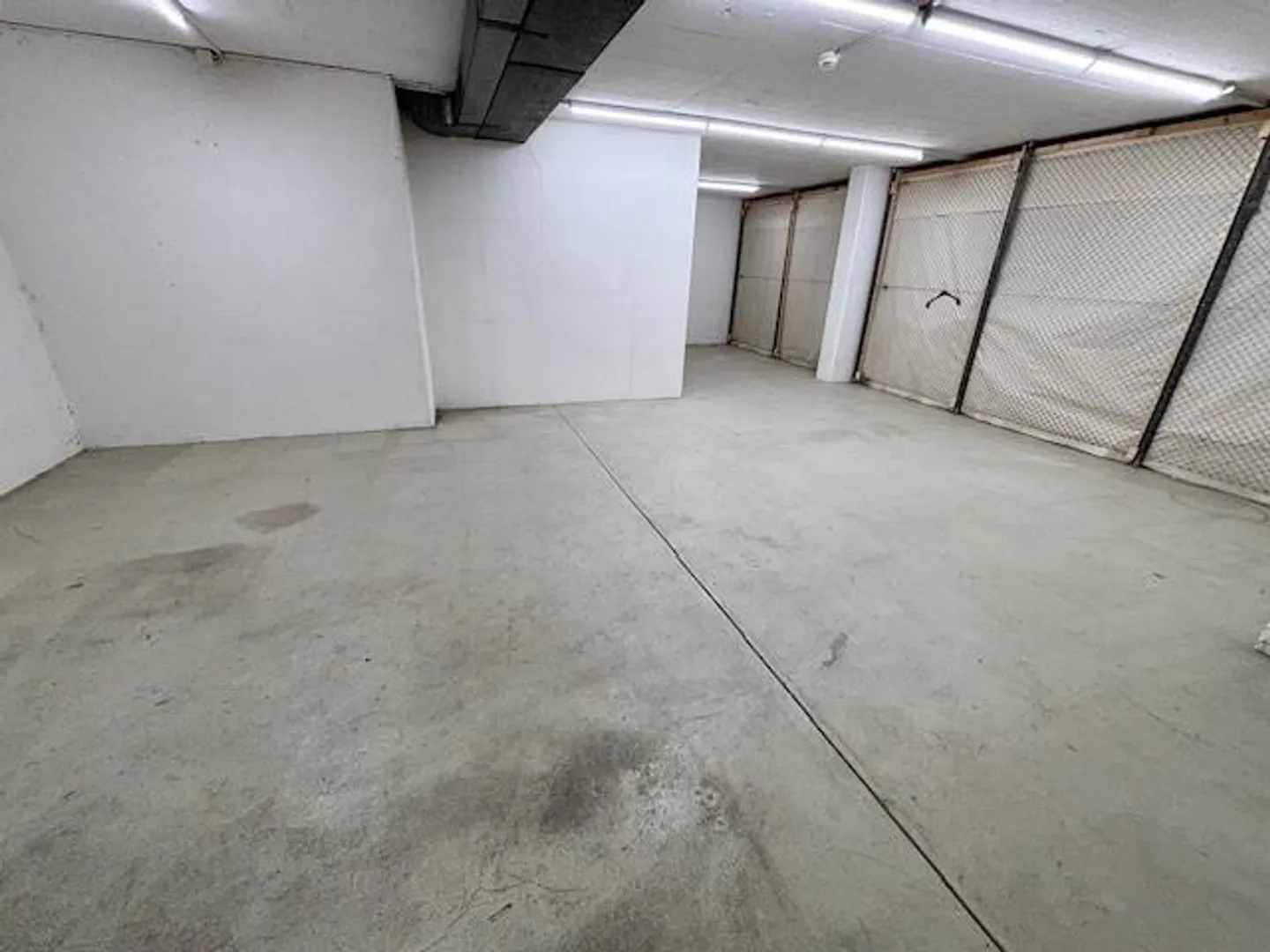Ampio spazio di stoccaggio nel quartiere Iselin - Foto 2 di 2