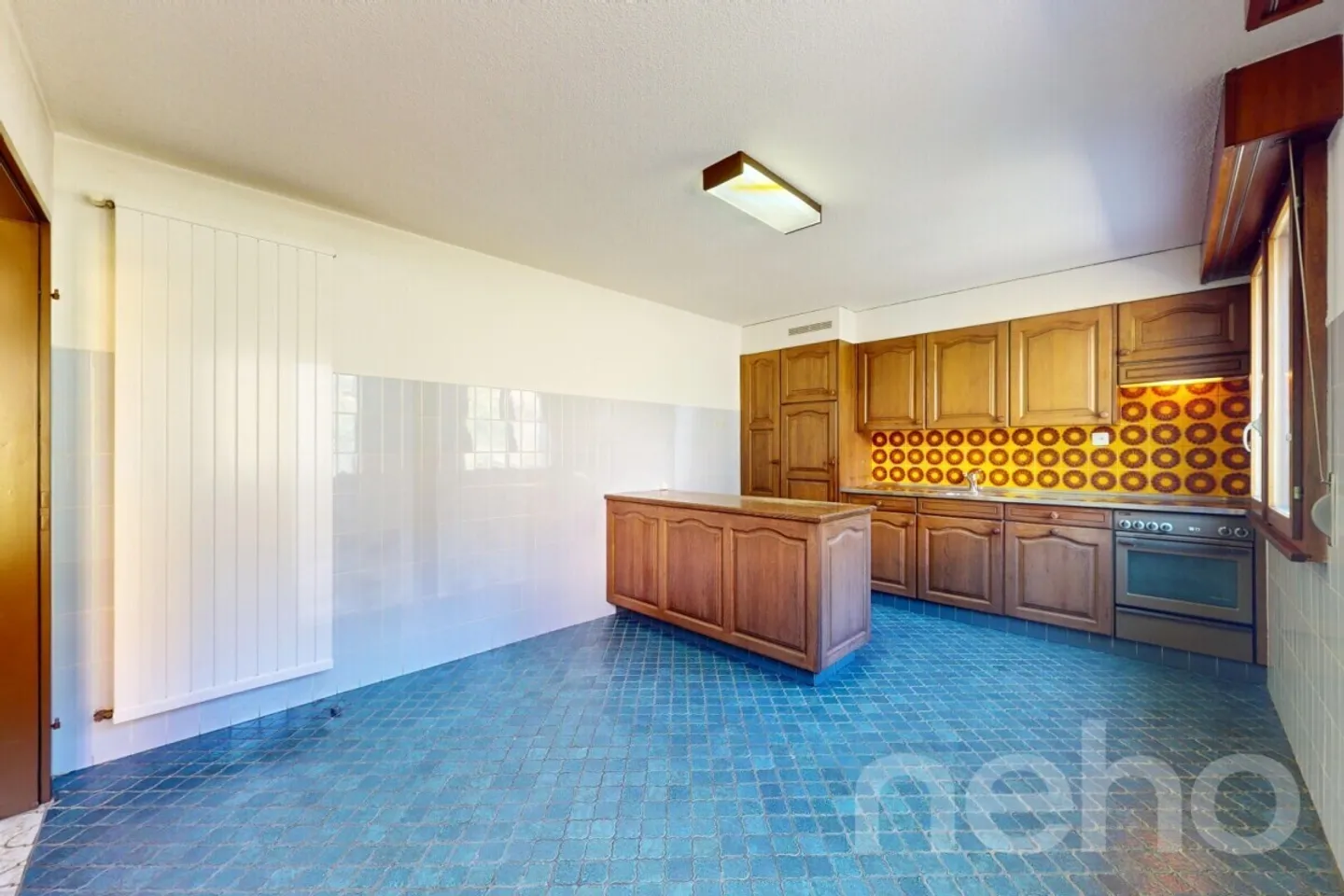 Family home with panoramic mountain views - Photo 5 of 13
