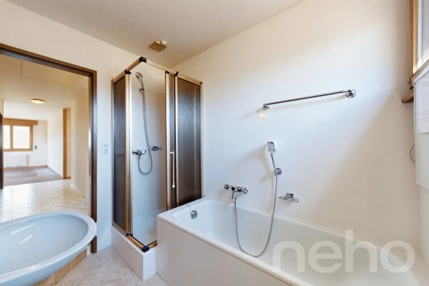 Family home with panoramic mountain views - Photo 10 of 13