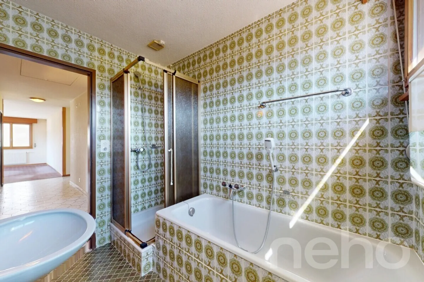 Family home with panoramic mountain views - Photo 11 of 13
