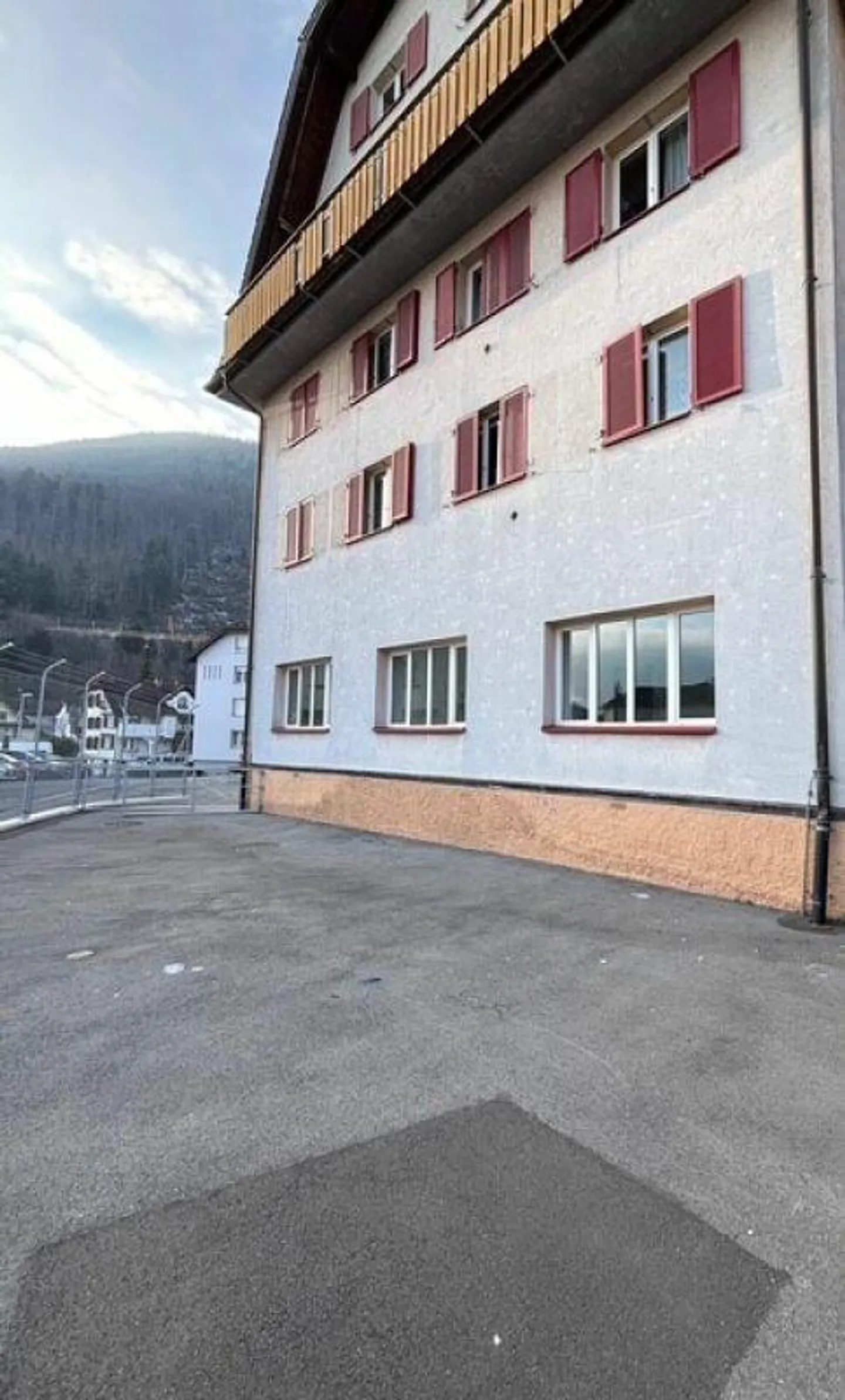 Spazi ufficio pratici vicino alla stazione di Seewen - Foto 6 di 8