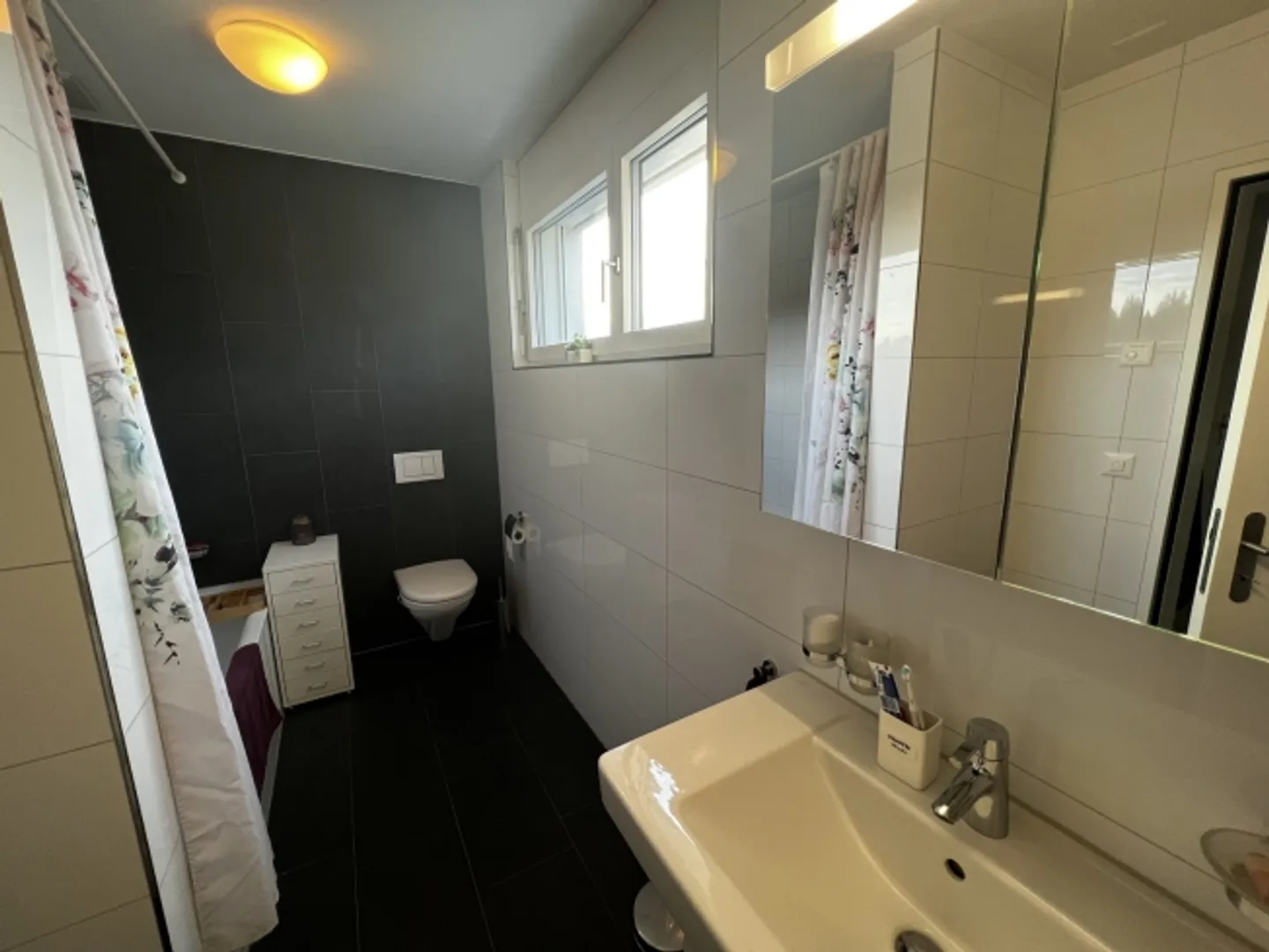 «2½ ZIMMER-ATTIKAWOHNUNG IN BADEN (AG), MÖBLIERT, TEMPORÄR» - Foto 4 von 8