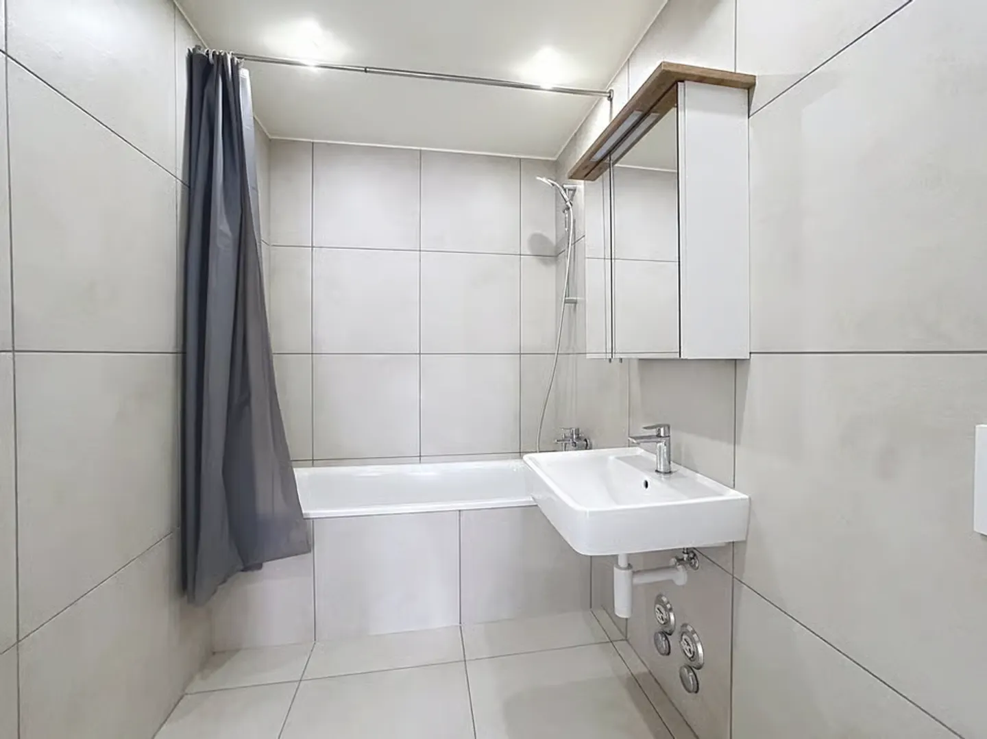 Immeuble entièrement rénové | 19,3 % de rendement sur fonds propre | 5 lots PPE - Photo 6 of 13
