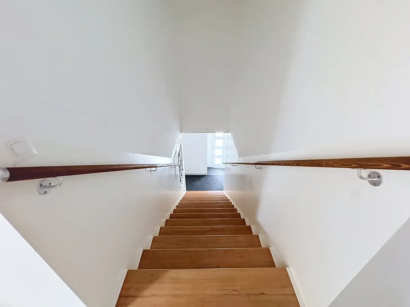 Immeuble entièrement rénové | 19,3 % de rendement sur fonds propre | 5 lots PPE - Photo 11 of 13