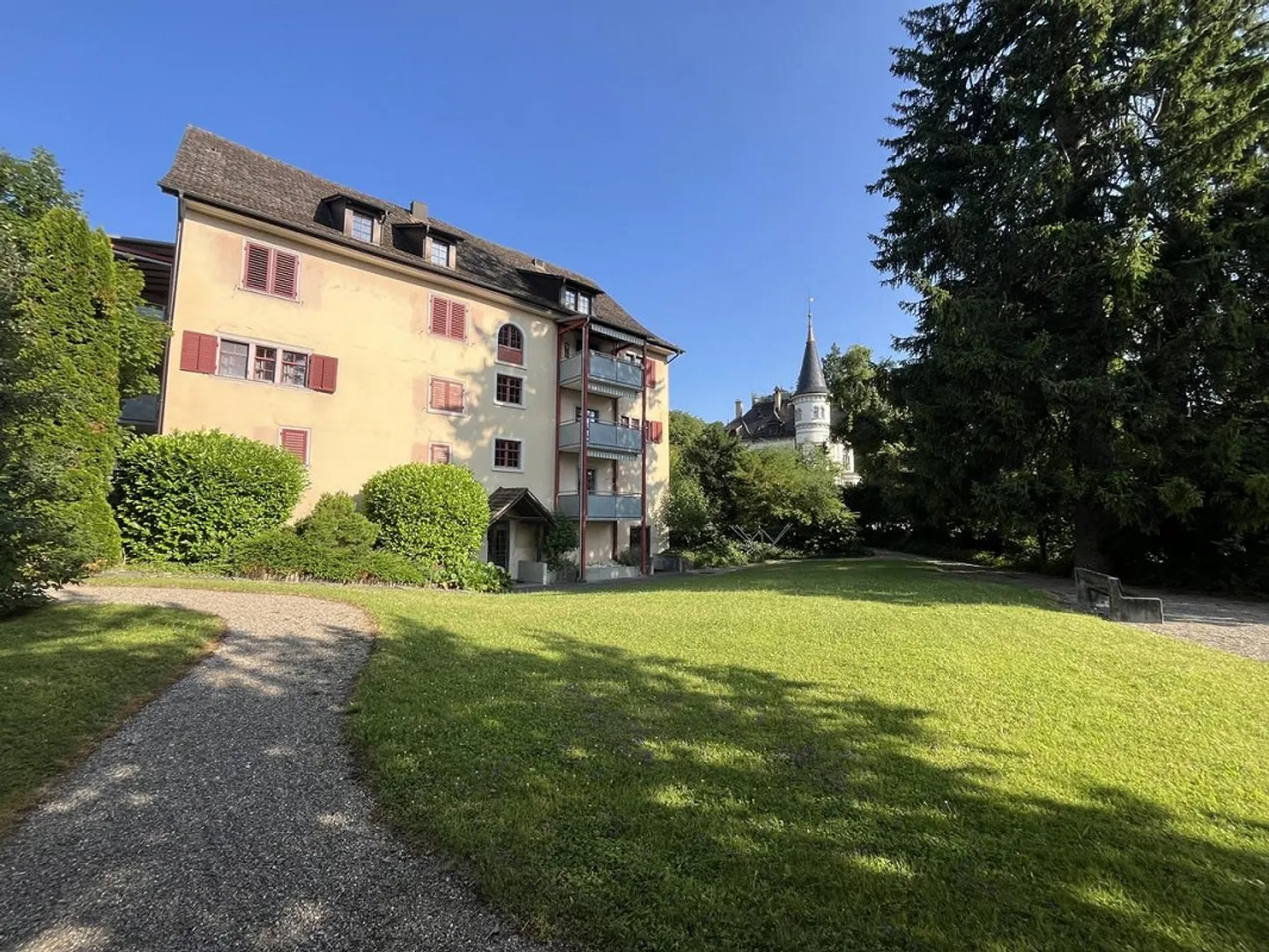 Two well-maintained apartments with long-term tenants - in building rights - Photo 2 of 10