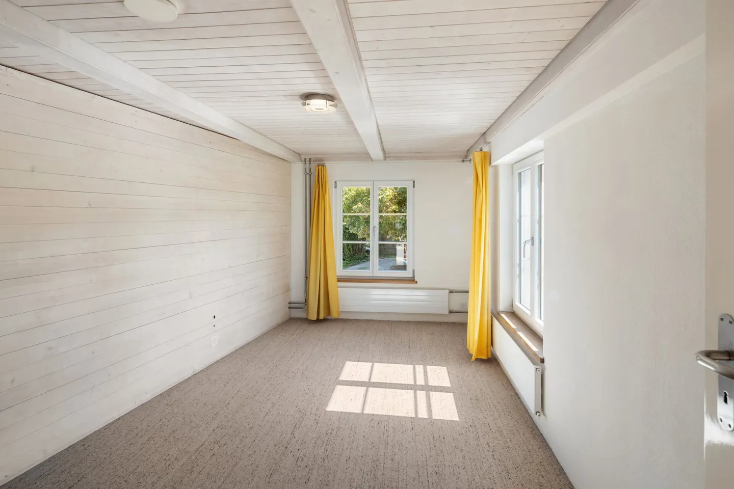 5.5-Room Flarz House Fully Renovated for Comfort - Photo 10 of 16