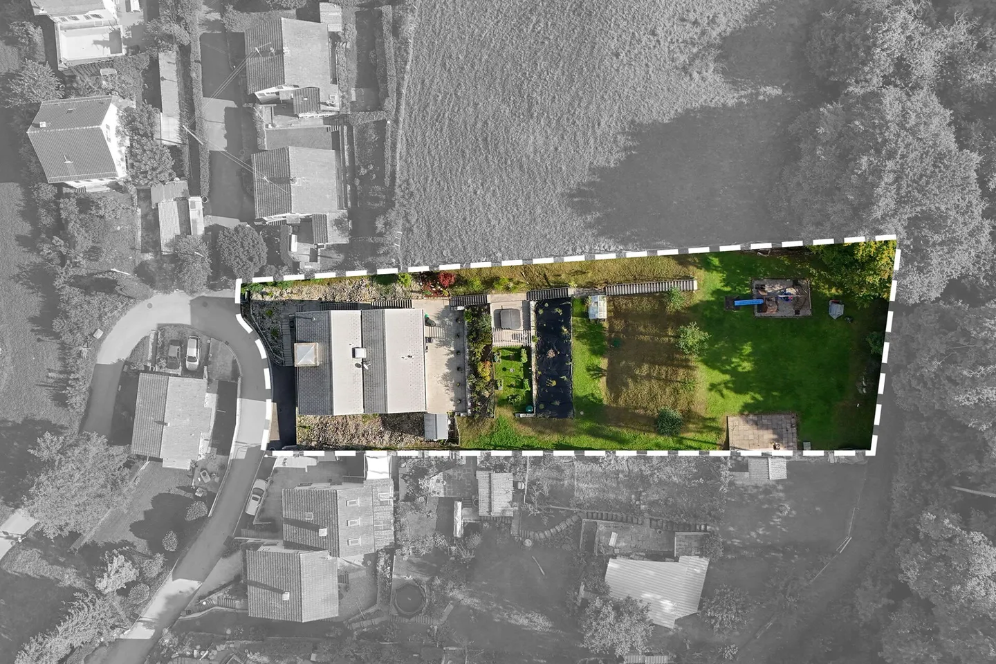 Casa unifamiliare indipendente di 8,5 stanze con appartamento e giardino paradisiaco copia - Foto 1 di 8