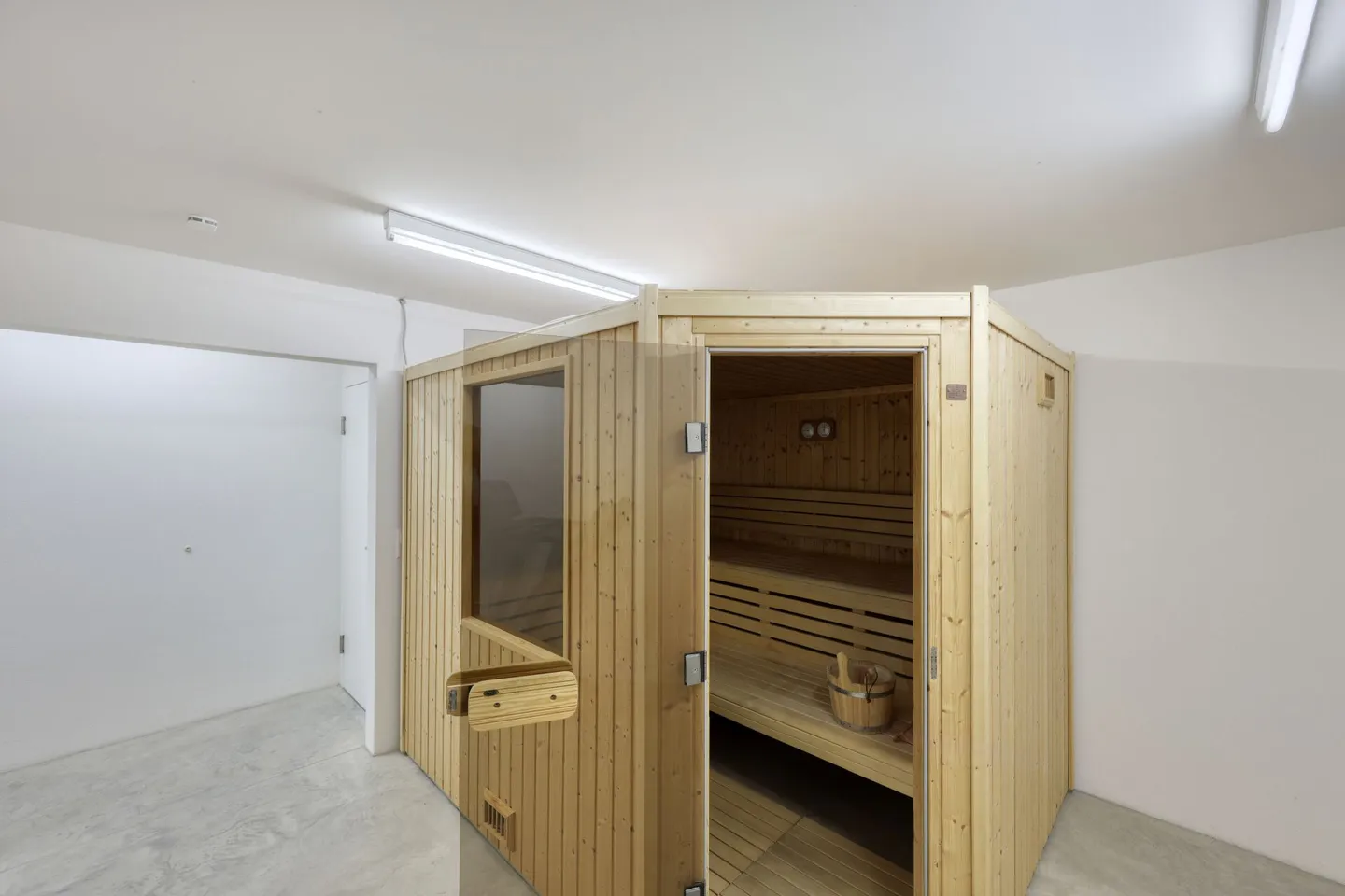 Casa unifamiliare indipendente di 8,5 stanze con appartamento e giardino paradisiaco copia - Foto 7 di 8
