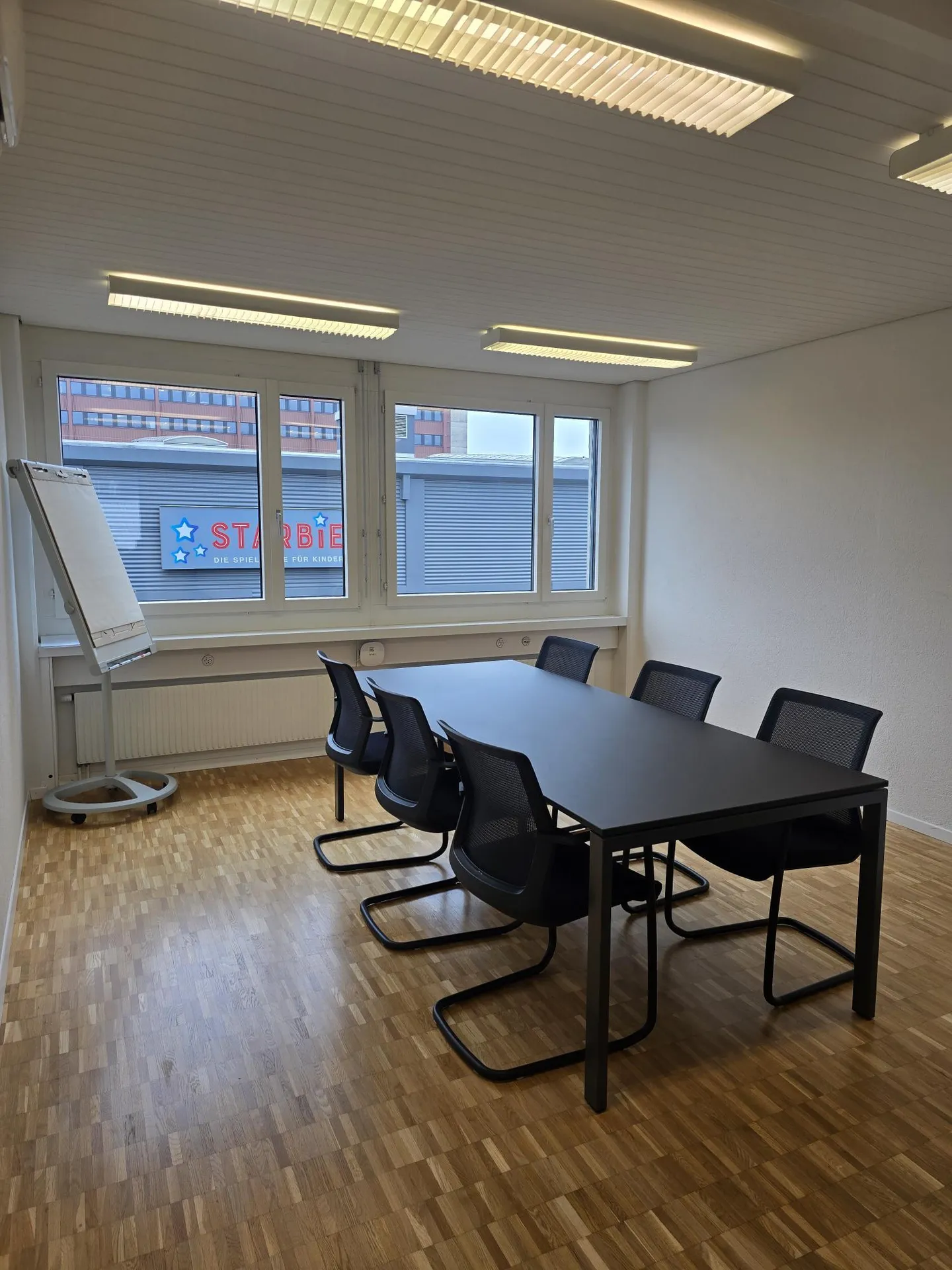 Bright Office Space in Silbern - Photo 2 of 9
