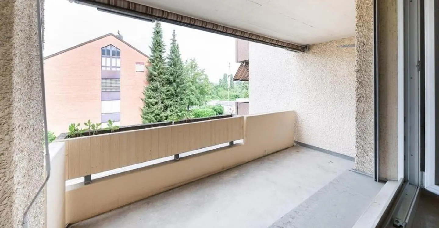 Light-Filled Apartment with Fireplace - Photo 3 of 10