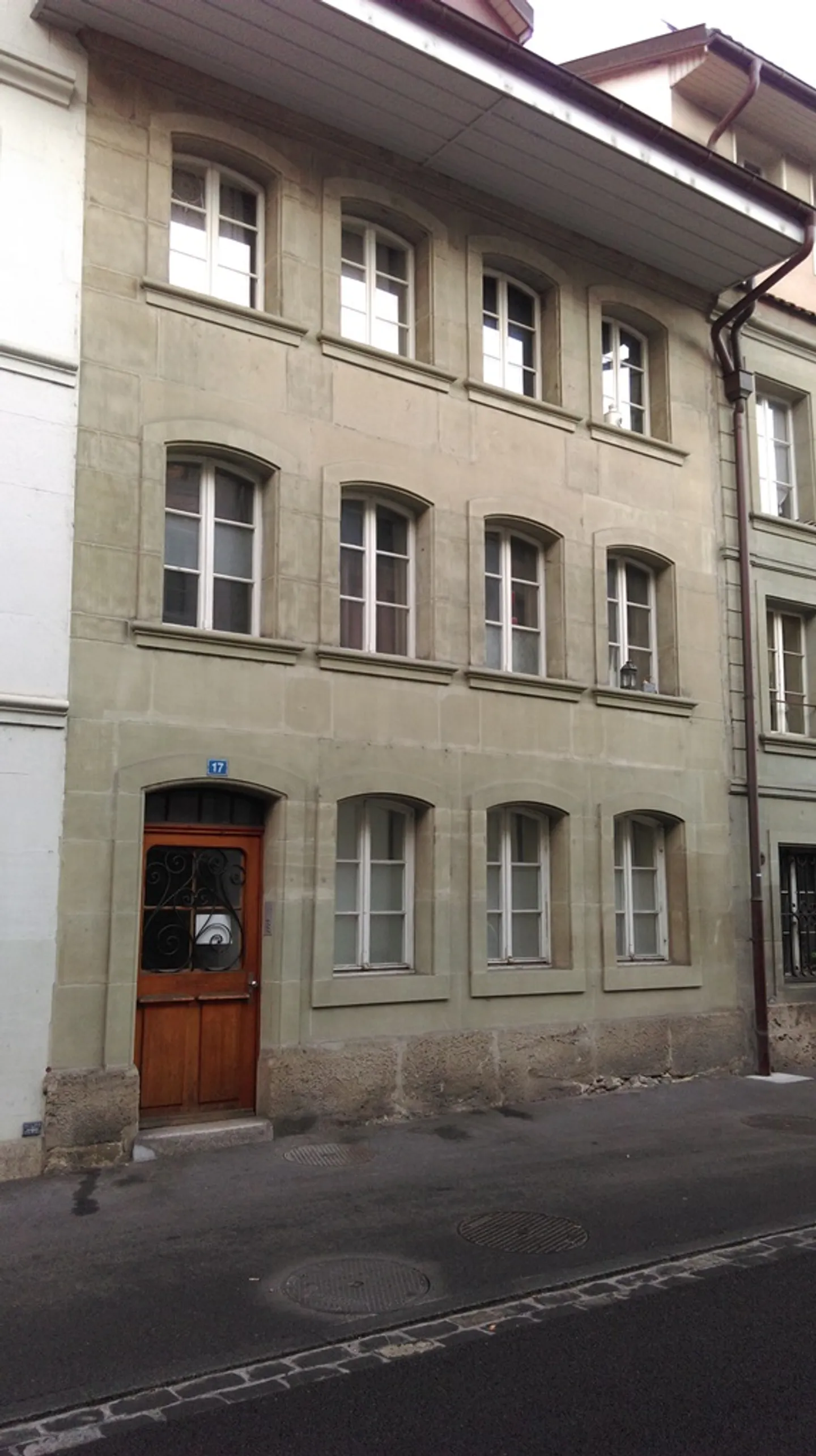 03855 - Duplex 3½ stanze - RUE NEUVEVILLE 17 - FRIBOURG - Foto 2 di 10