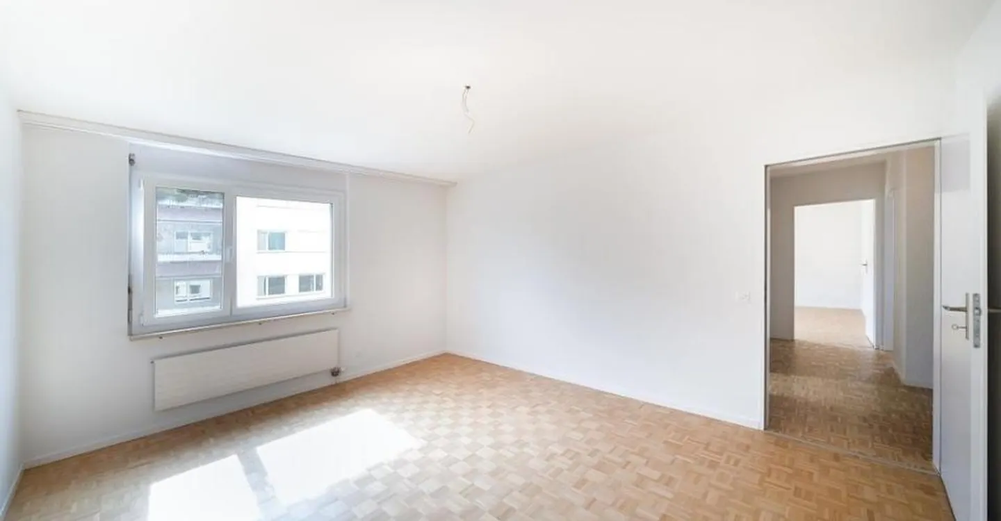 Light-Filled Apartment with Fireplace - Photo 8 of 10