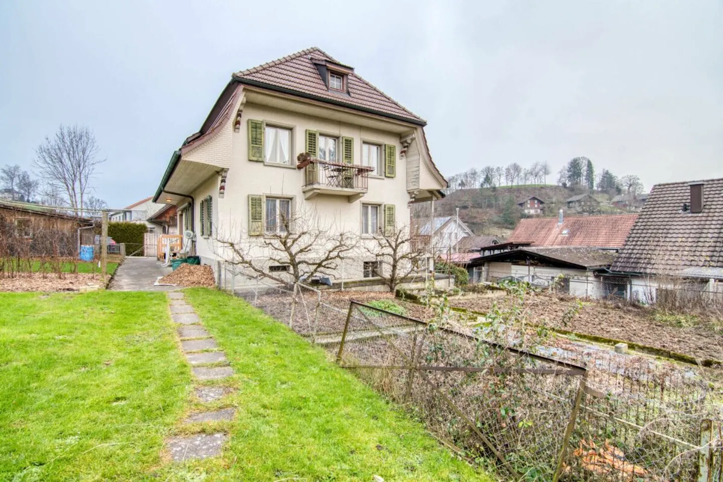 Vivere con prospettiva: casa bifamiliare bernese con riserva di terreno opzionale di circa 750 m² (W3) - Foto 21 di 31